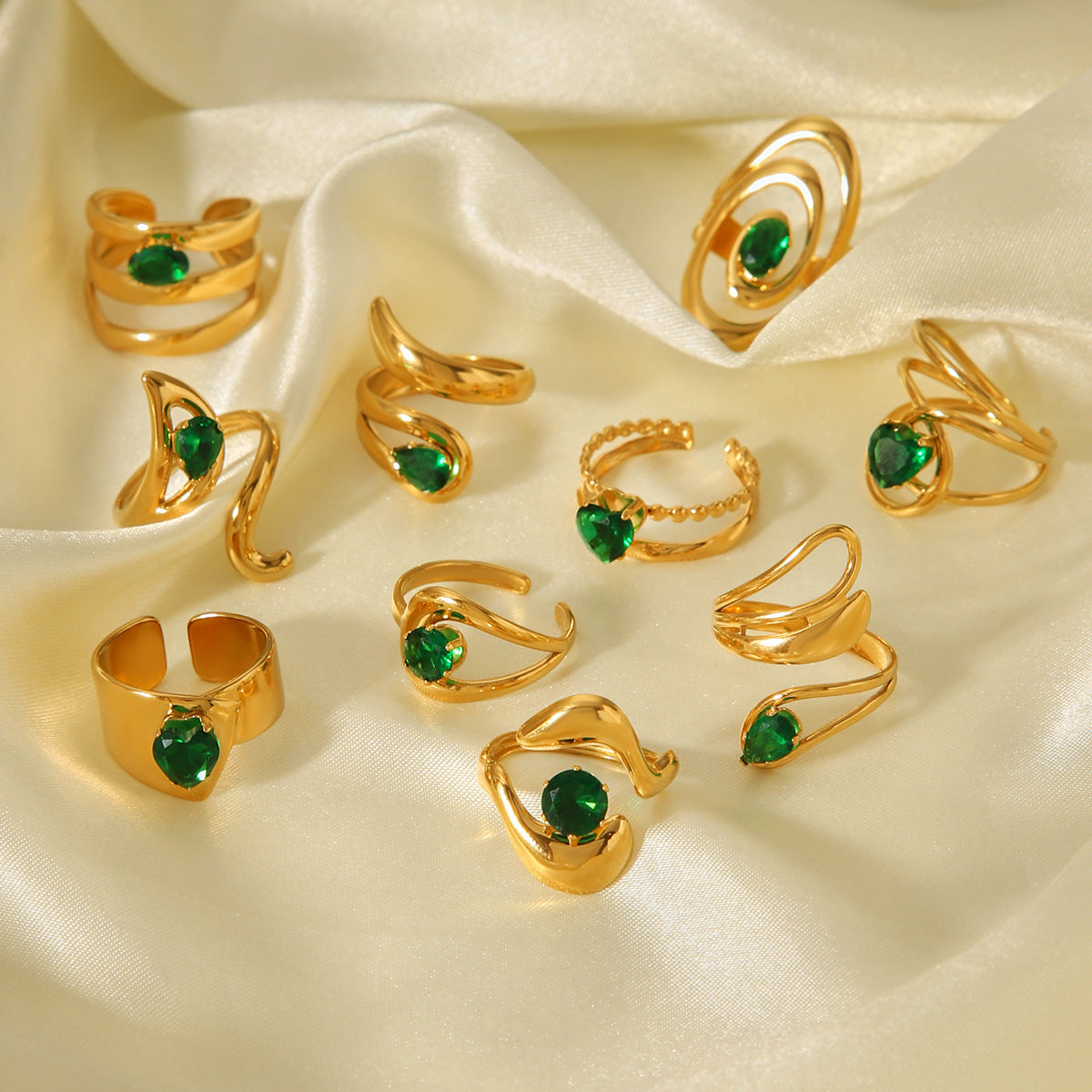 Stainless Steel Ring with Green Zircon Inlay for Women, Non-fading Titanium Steel Ring, Light Luxury and High-end Hand Jewelry