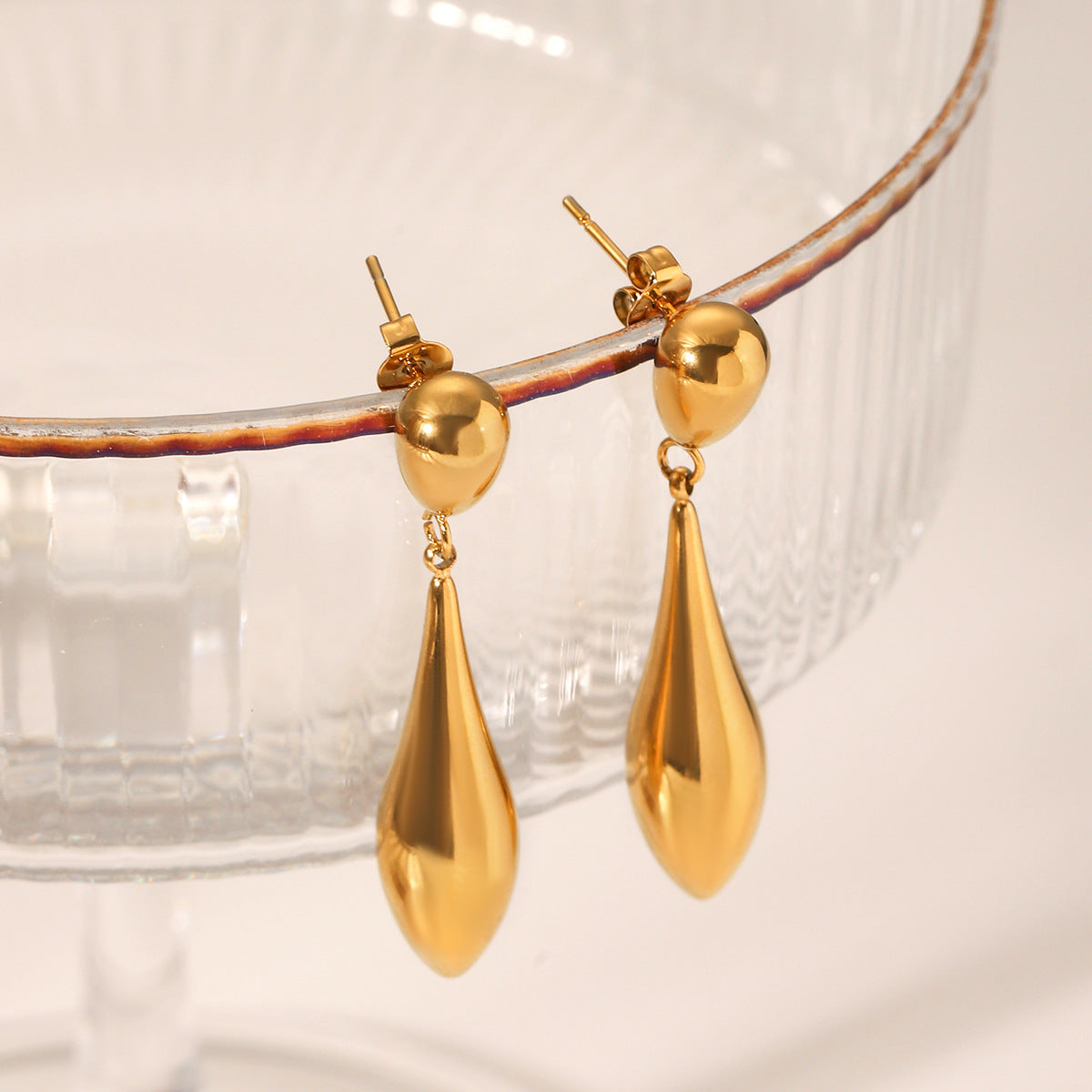 Fashionable and Personalized 18K Gold-plated Earrings, Stainless Steel Water Drop Earrings, Women's Ins-inspired High-end Earrings and Ear Jewelry