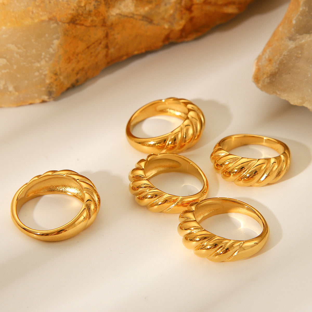 New fashionable and personalized trendy titanium steel ring for women, stainless steel, with a sheep horn shape, does not fade