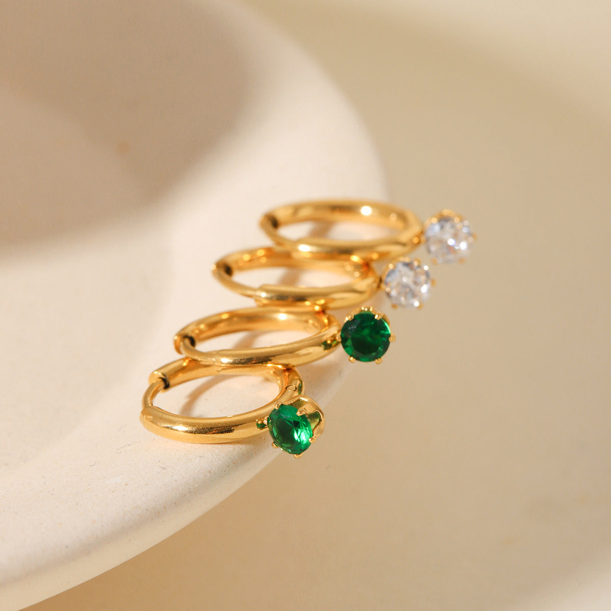 Ins-style internet celebrity jewelry, 18K gold stainless steel earring hoop, women's fashion, simple, round zircon earrings, high-end ear jewelry