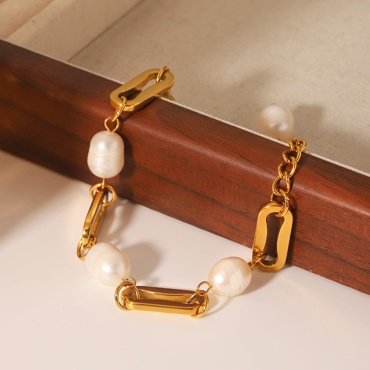 Stainless Steel 18K Gold-plated Bracelet, Non-fading, with Paperclip Chain Spacing, Freshwater Pearl Bracelet, Jewelry