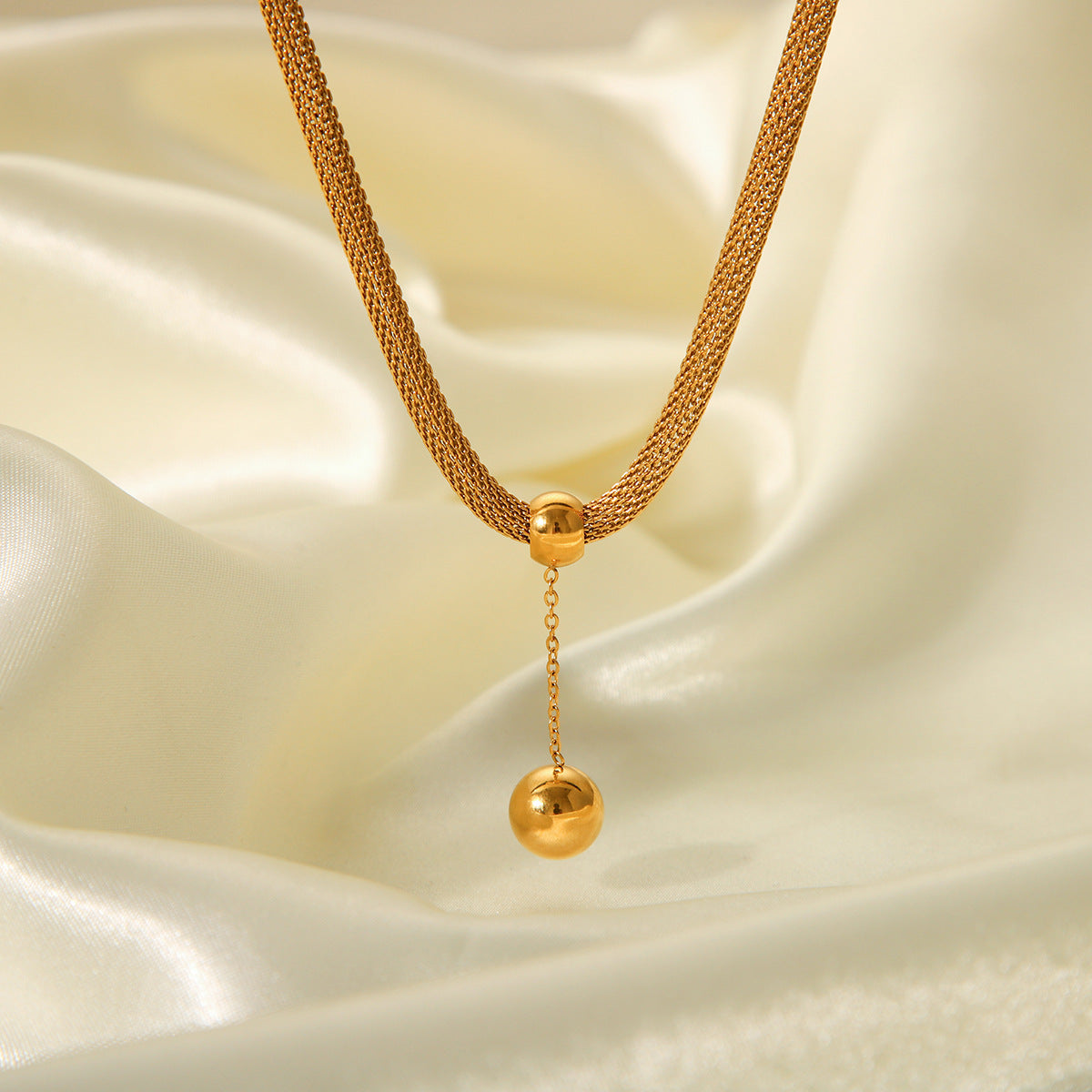 Stainless Steel Round Ball Pendant Necklace for Women, 18K Gold Fashion Light Luxury Titanium Steel Necklace Jewelry, High-end Feeling