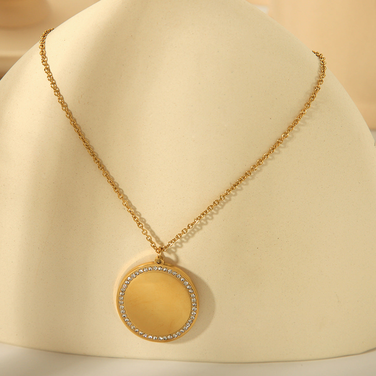 18k Gold Stainless Steel Necklace Oval Glossy Pendant Diamond Necklace Titanium Steel Necklace
