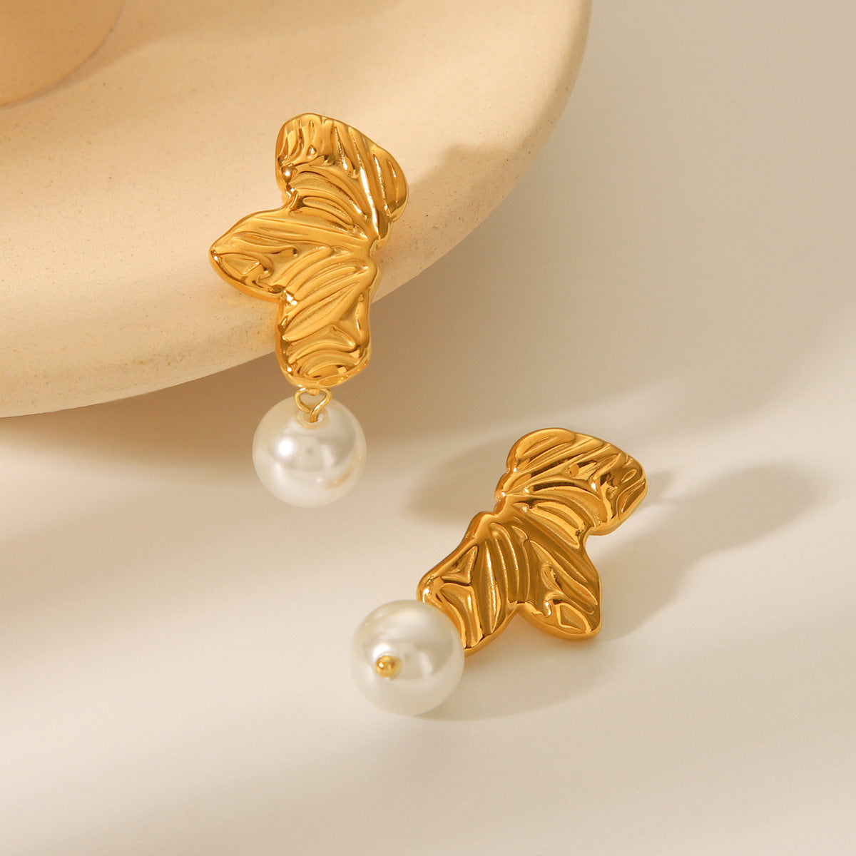 Fashionable 18k Gold-plated Stainless Steel Earrings, Leaf Pearl Earrings, Feminine Versatile Earrings