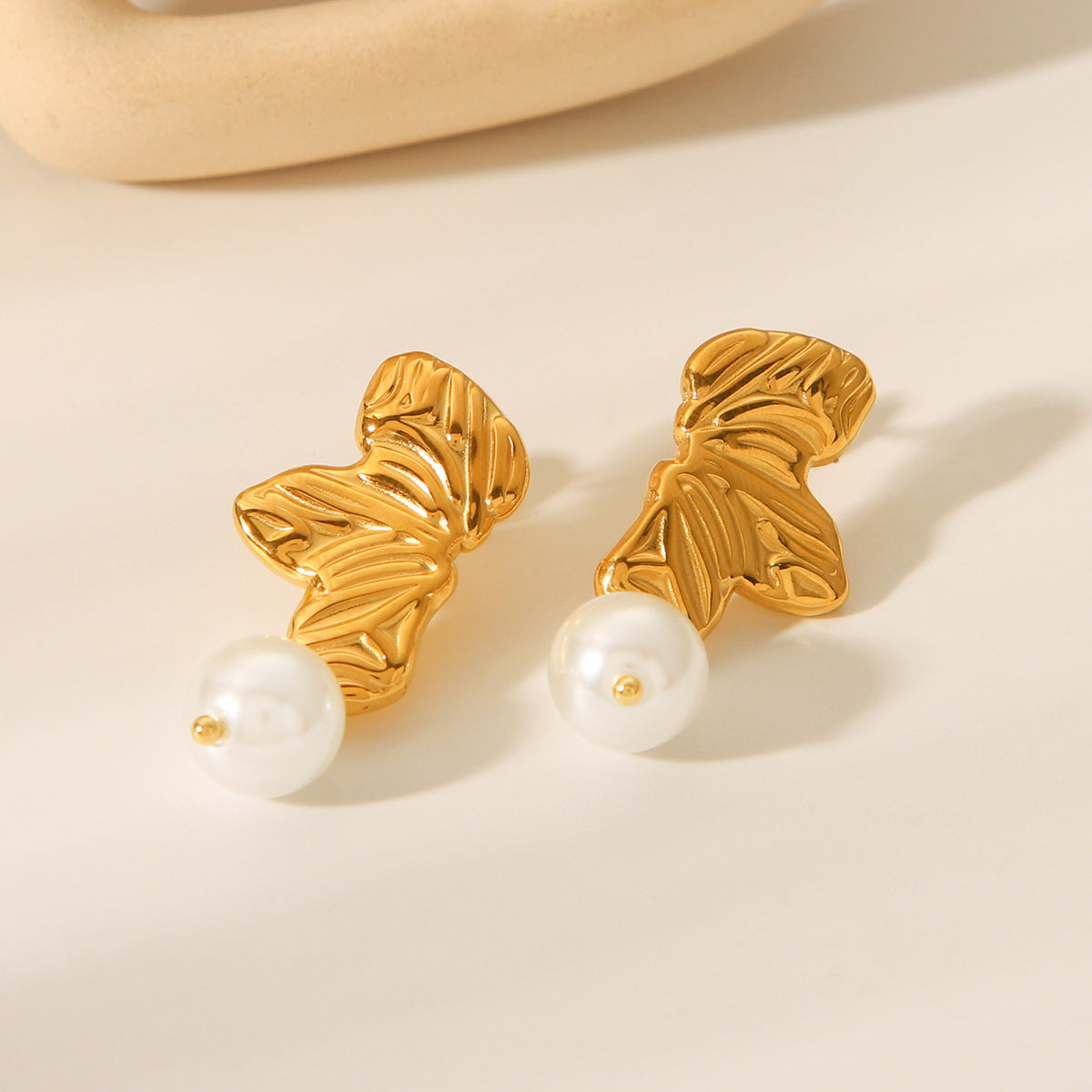 Fashionable 18k Gold-plated Stainless Steel Earrings, Leaf Pearl Earrings, Feminine Versatile Earrings