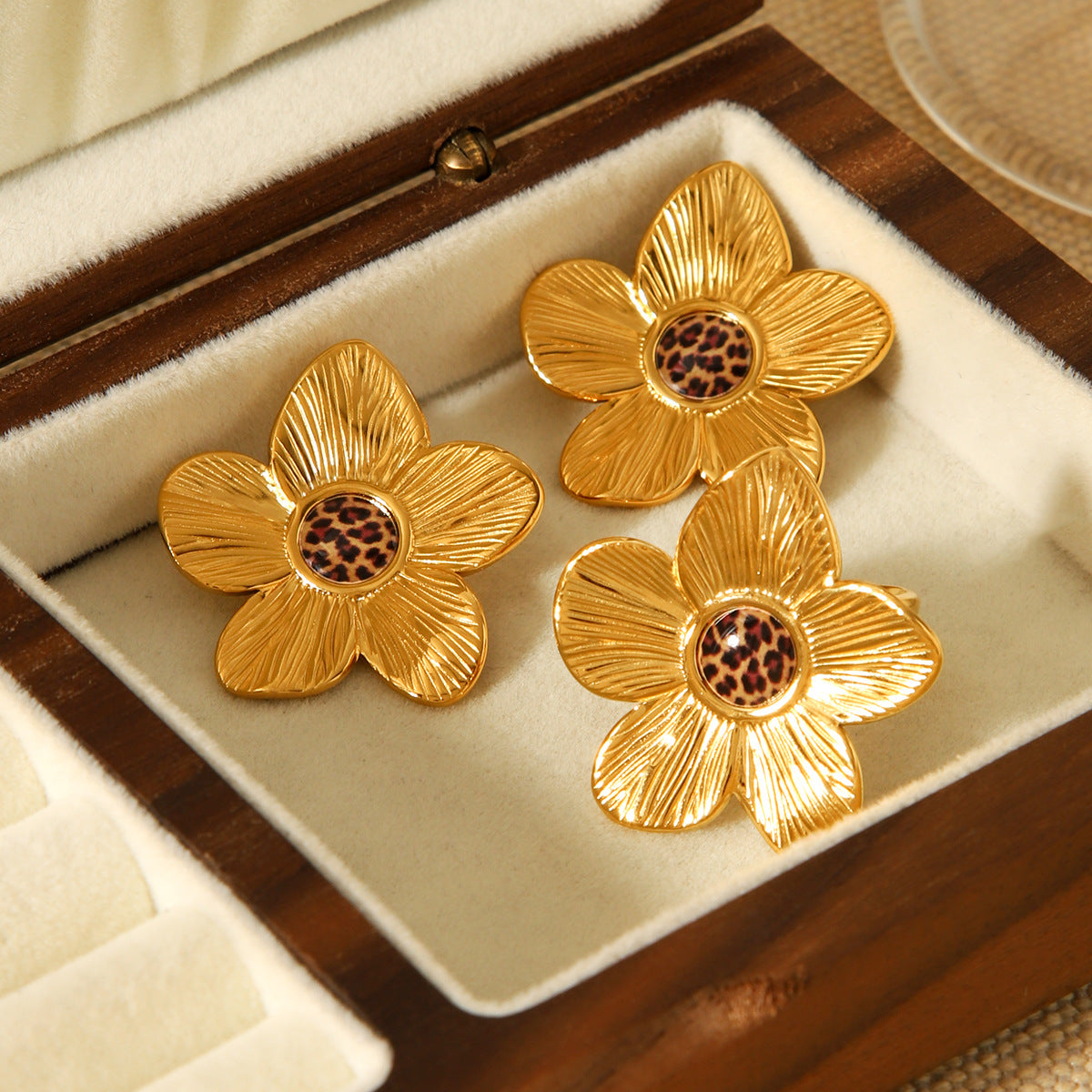 INS-style 18K Gold Stainless Steel Ear Studs, Leopard-print Flower Earrings, Niche Personalized Earrings, Versatile Titanium Steel Jewelry