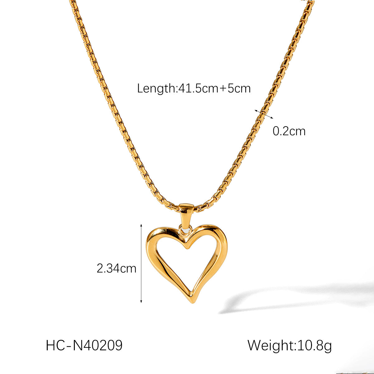 Hollow-out Heart-shaped Pendant Stainless Steel Necklace for Women, Fashionable and Versatile Titanium Steel Necklace Jewelry, Does Not Fade