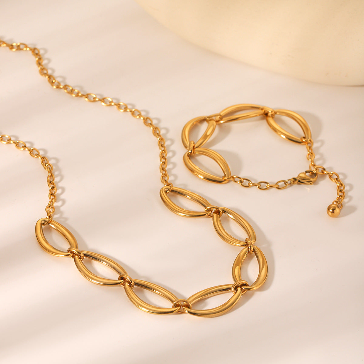 Light Luxury Geometric Oval Stainless Steel Necklace, Exaggerated Niche Design, High-end Titanium Steel Bracelet