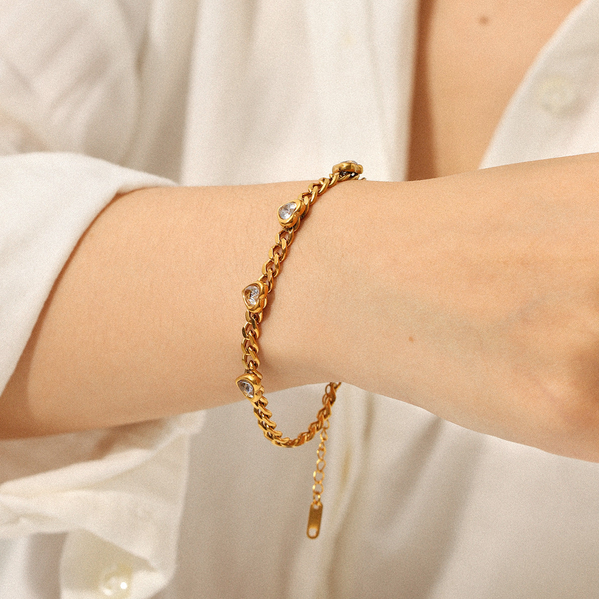 Elegant Titanium Steel Bracelet, Light Luxury 18K Gold Stainless Steel Jewelry, Heart-shaped Zircon Bracelet