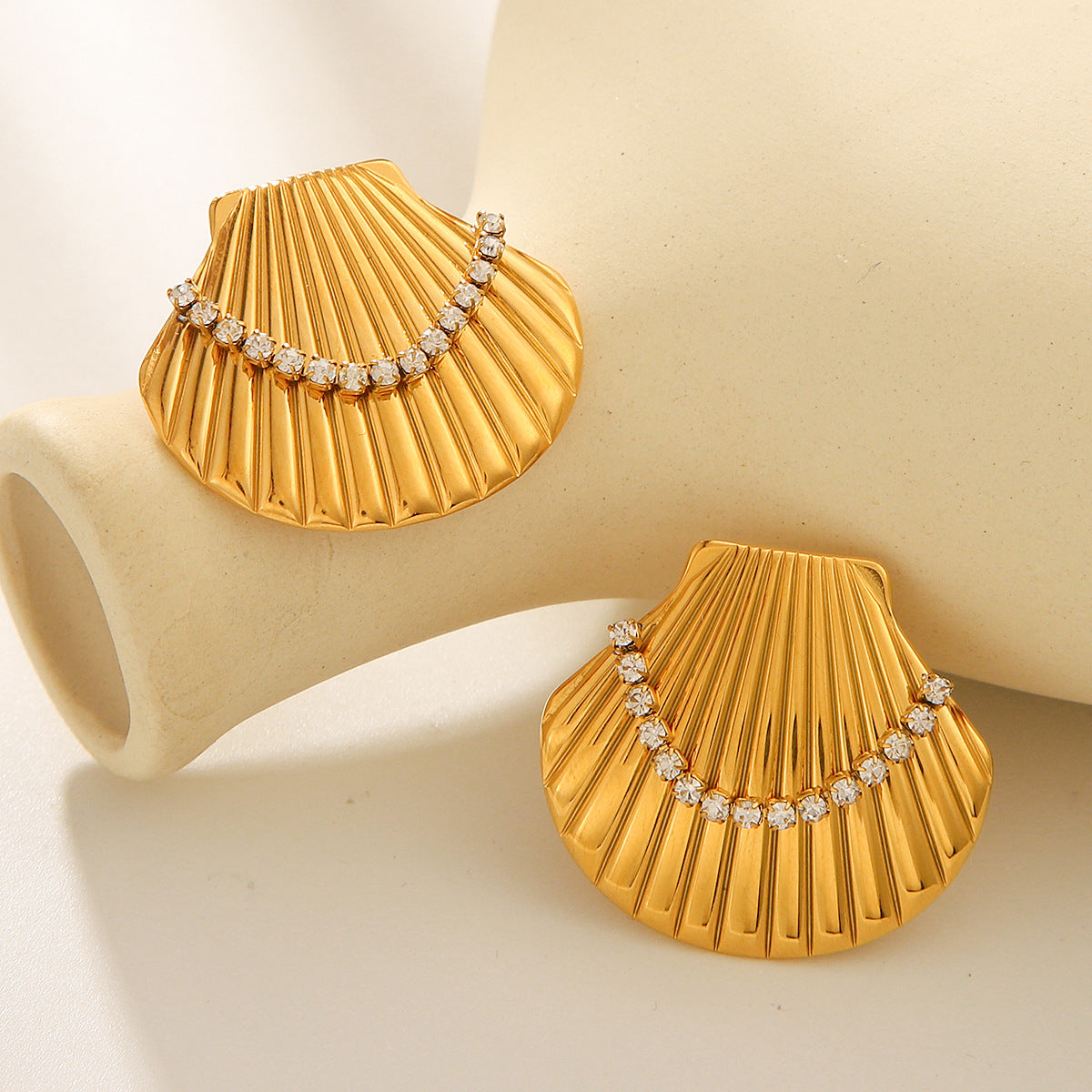 Marine titanium steel earrings, 18k gold-plated stainless steel scallop earrings, women's fashion diamond-encrusted earrings