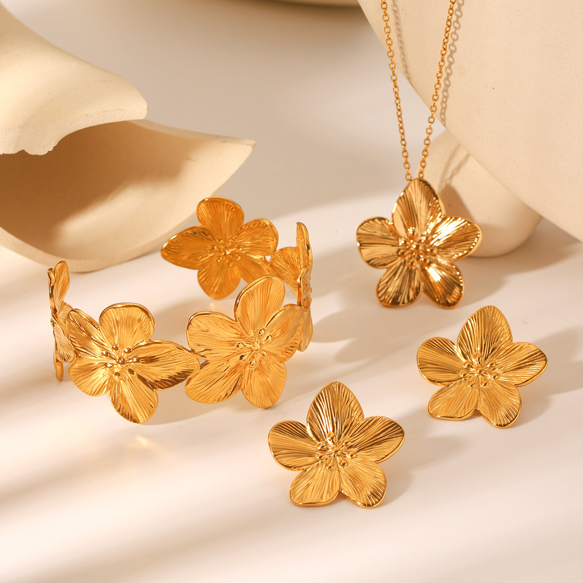 18K Gold-textured Five-petaled Flower Stainless Steel Earrings/necklace/bracelet Titanium Steel Jewelry