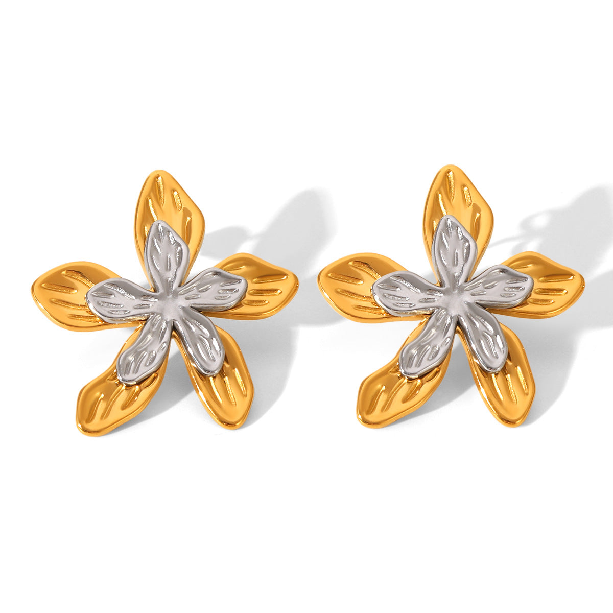 Gold and Silver Color-blocked Stainless Steel Five-petaled Flower Earrings, Exuding A Light Luxury and High-end Feel, Made of Titanium Steel Flowers, Ensuring No Fading, Making Them A Perfect Choice for Your Ear Adornment