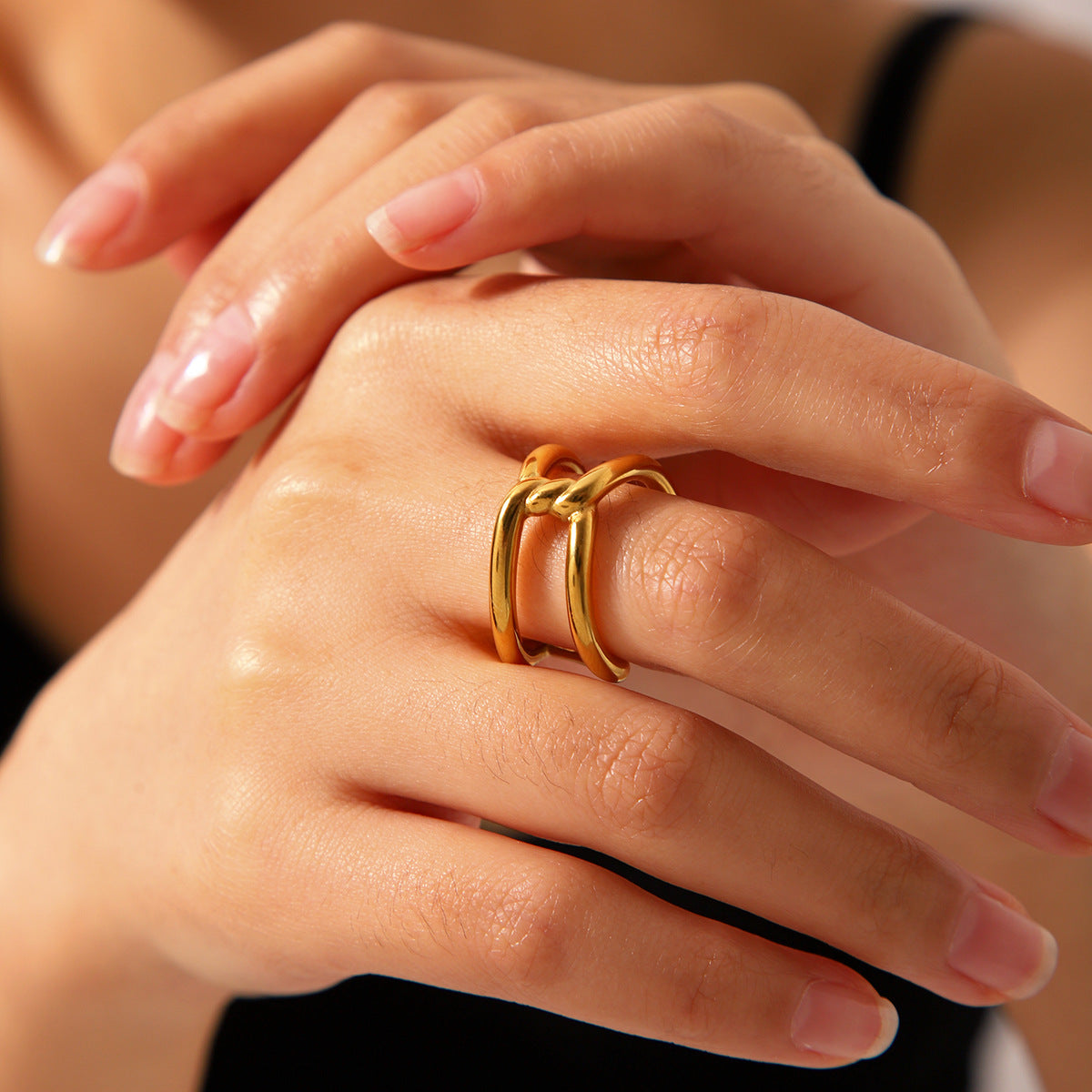 Stylish and Personalized Rope Knot Interlaced Stainless Steel Gold-plated Ring Design, Geometric Hollowed-out Titanium Steel Finger Ring
