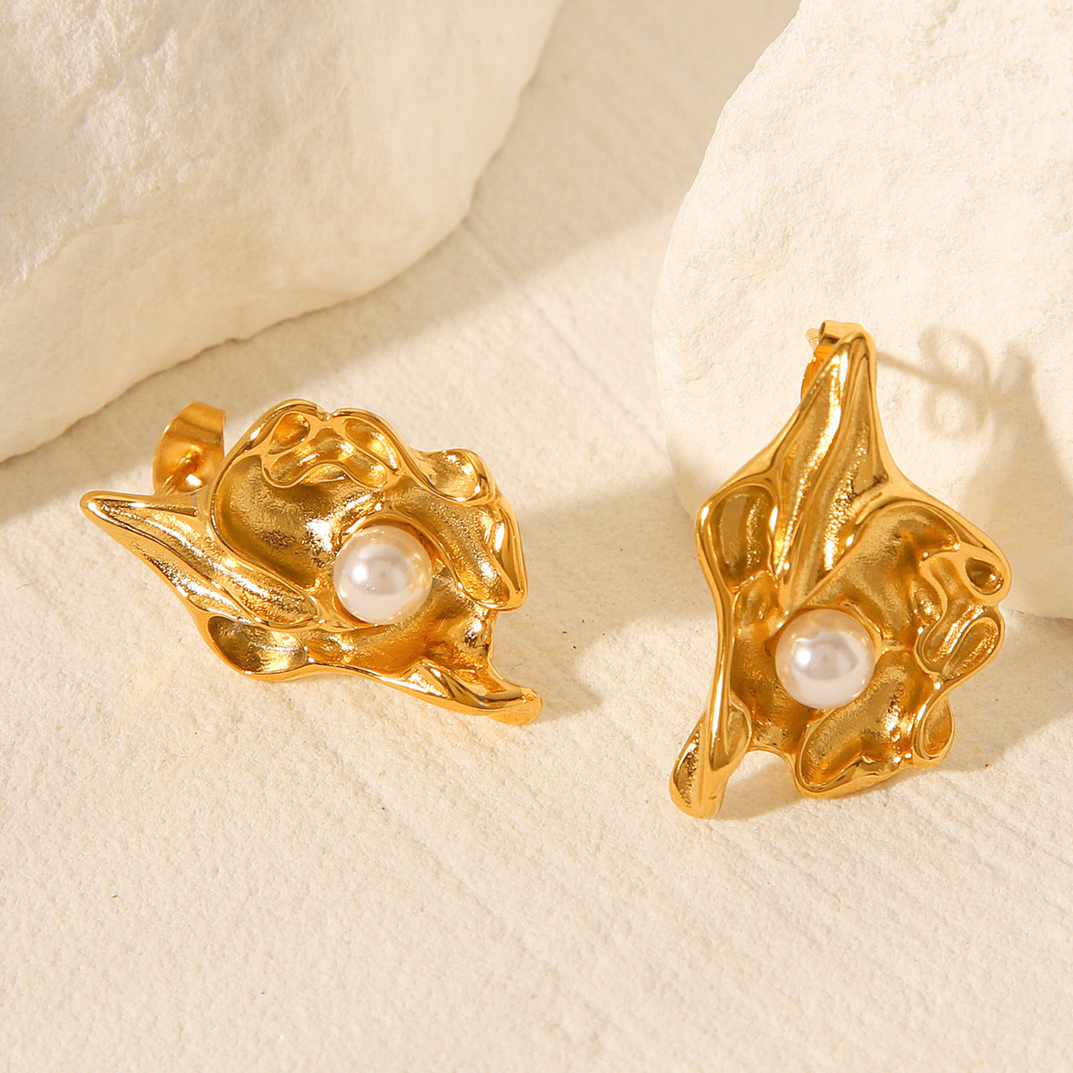 Personalized and Trendy 18k Gold Stainless Steel Earrings with Folded Lava Flower Earrings, Women's Fashionable Pearl Earrings