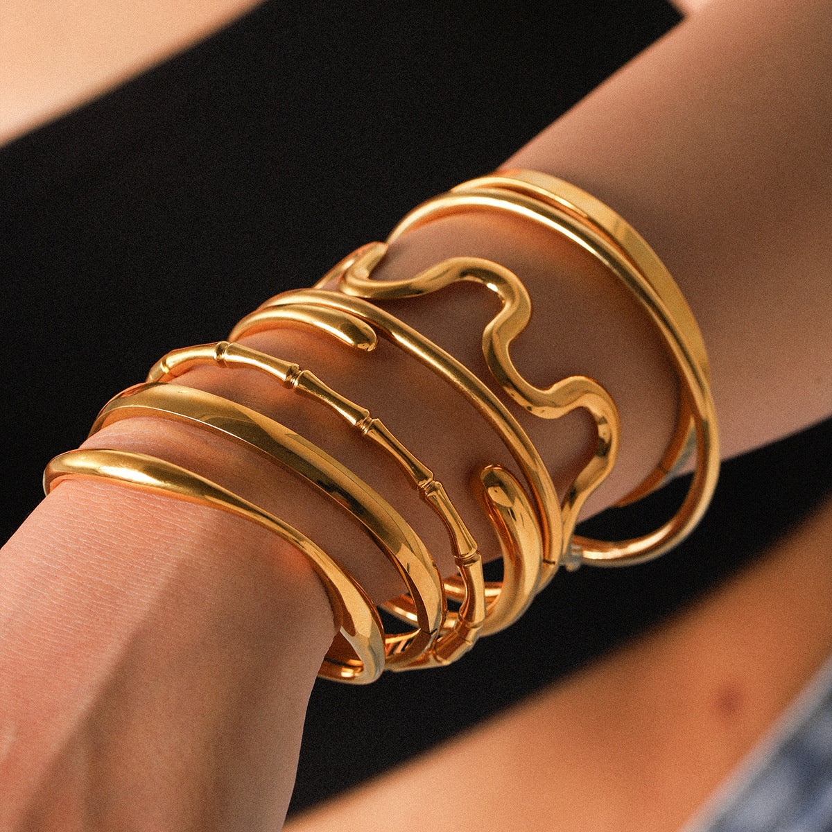 Women Smooth 18K Gold-plated Stainless Steel Bracelet with Buckle High-end Opening Bracelet Non-fading Titanium Steel Jewelry