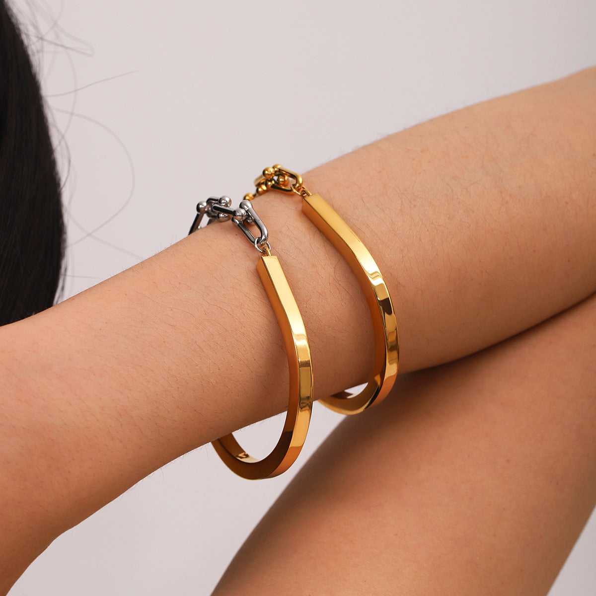 INS Style Horseshoe Buckle Chain Splicing U-shaped Buckle Stainless Steel Bracelet for Women, High-end Titanium Steel Bracelet, Does Not Fade
