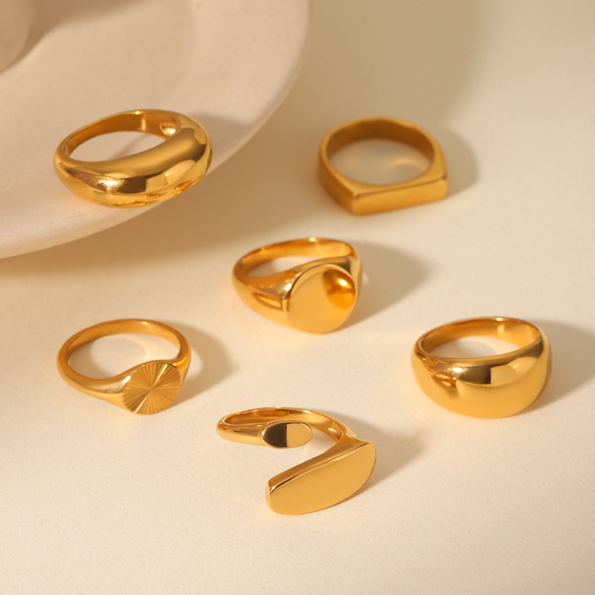 Ins-style Large Glossy 18K Gold Stainless Steel Ring for Women, Featuring Temperament, Titanium Steel, Non-fading, and High-end Hand Jewelry