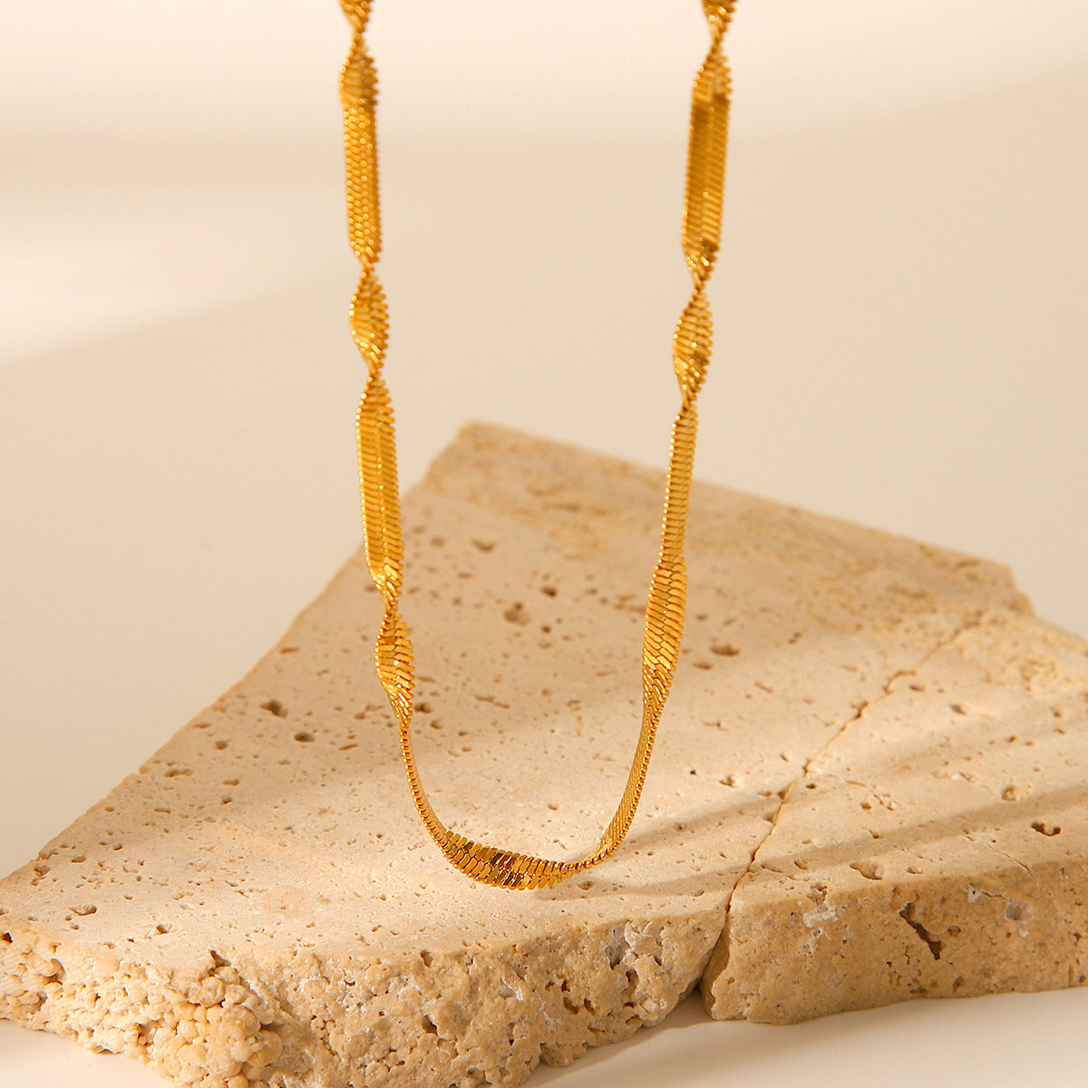 18K Gold-plated Stainless Steel Snake Bone Chain Necklace for Women, Non-fading Titanium Steel Clavicle Chain