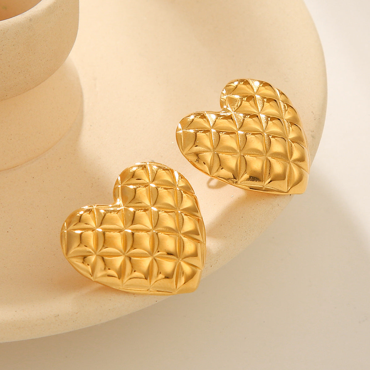 Diamond-pattern Stainless Steel Heart-shaped Earrings with 18K Gold-plated Studs for Women, Exuding A High-end Feel