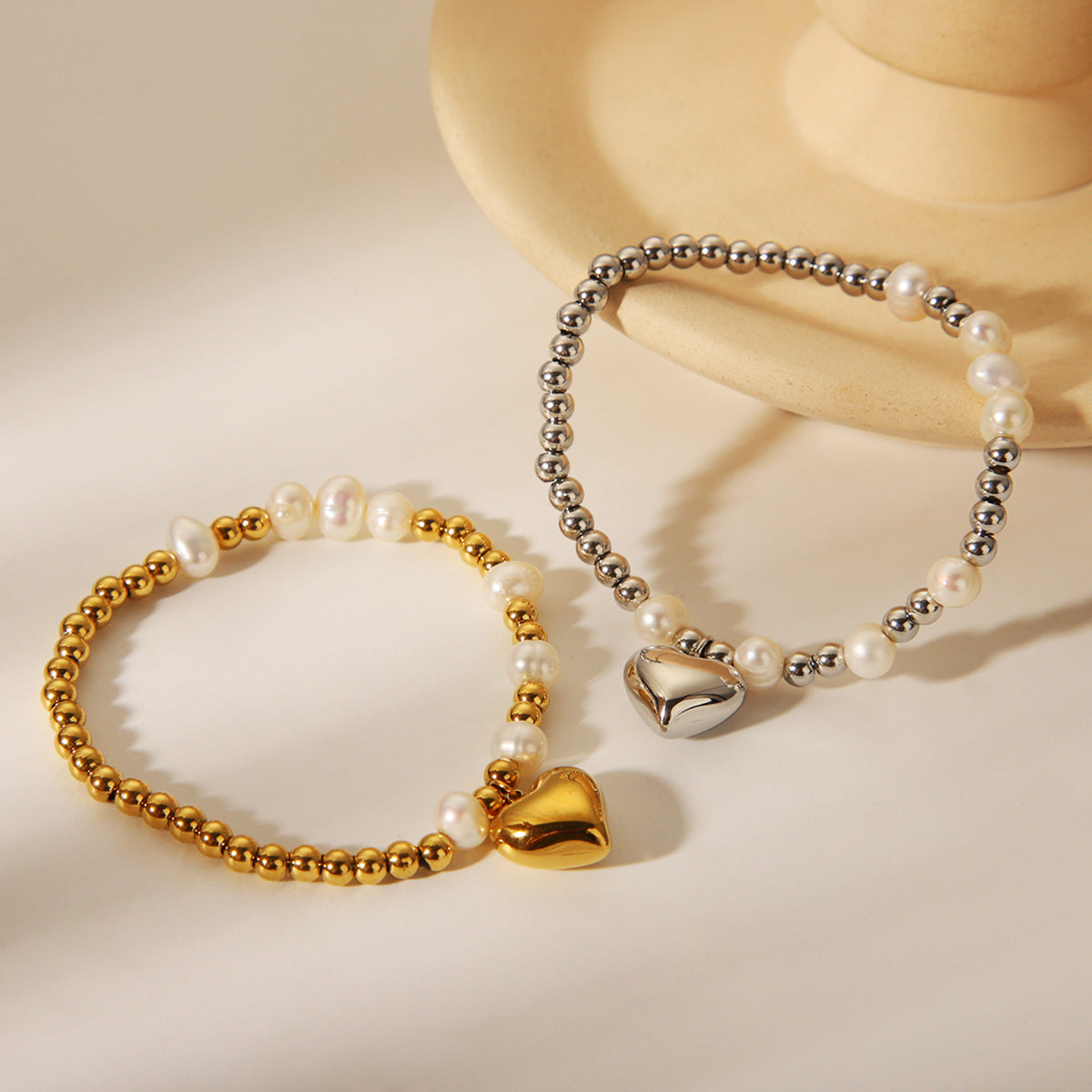 INS Beaded Titanium Steel Bracelet, 18K Gold Stainless Steel Heart-shaped Pearl Bracelet, Women's Light Luxury and Versatile Jewelry