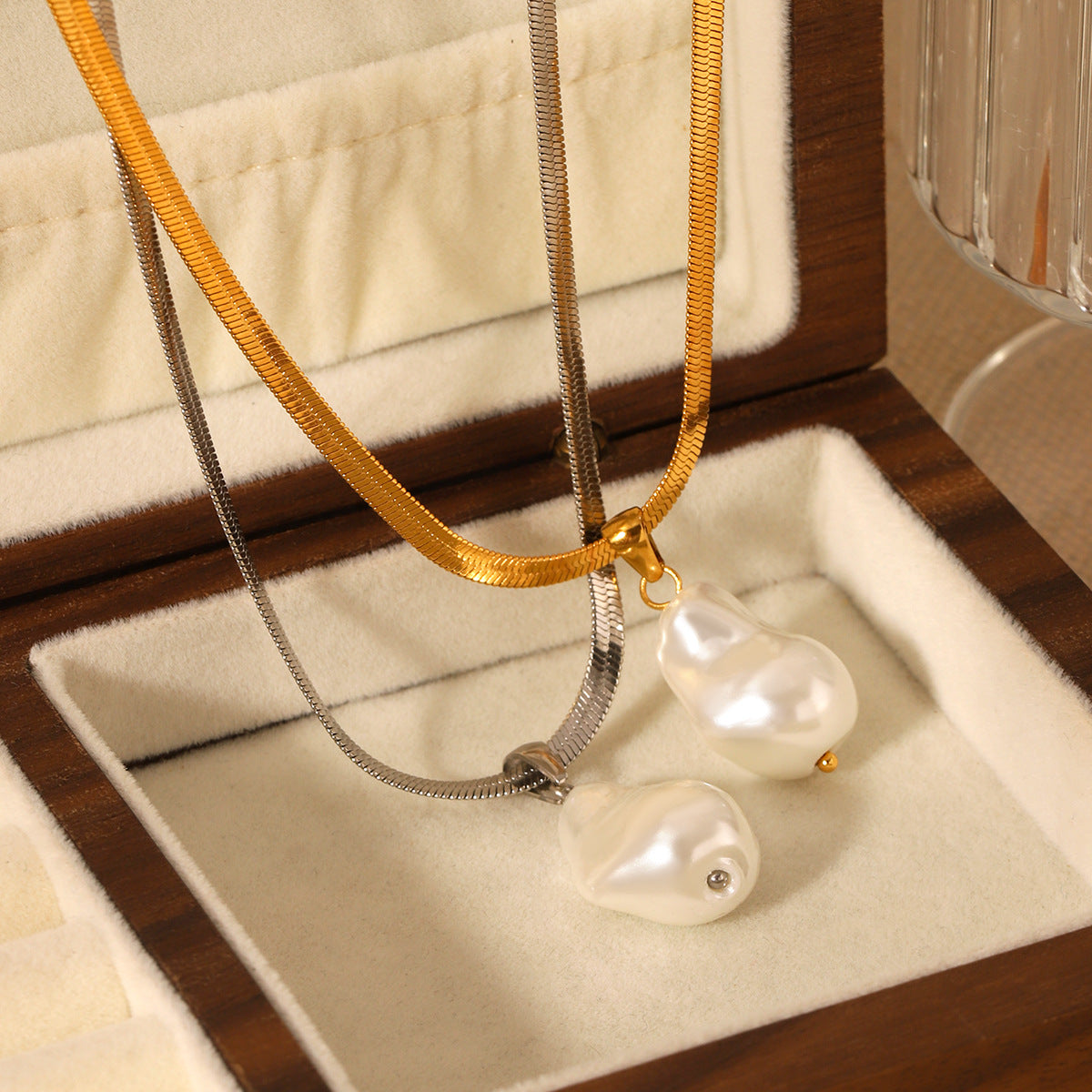 Baroque Pearl Pendant Necklace, Stainless Steel Blade Chain, 18K Gold-plated Clavicle Chain, Women's Titanium Steel Necklace
