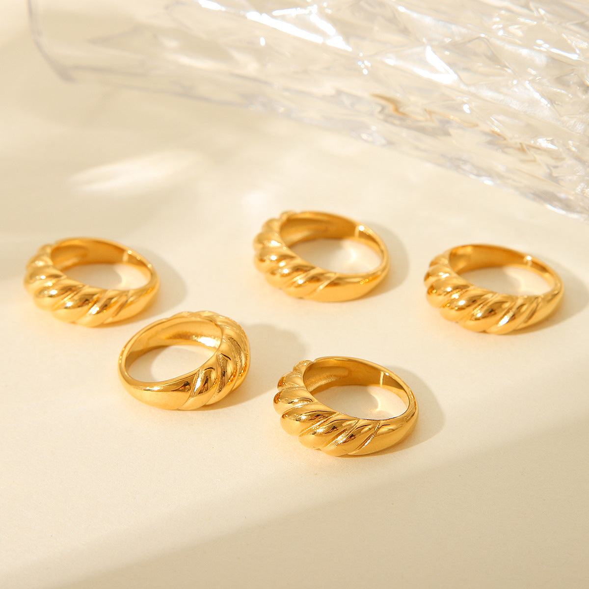 New fashionable and personalized trendy titanium steel ring for women, stainless steel, with a sheep horn shape, does not fade