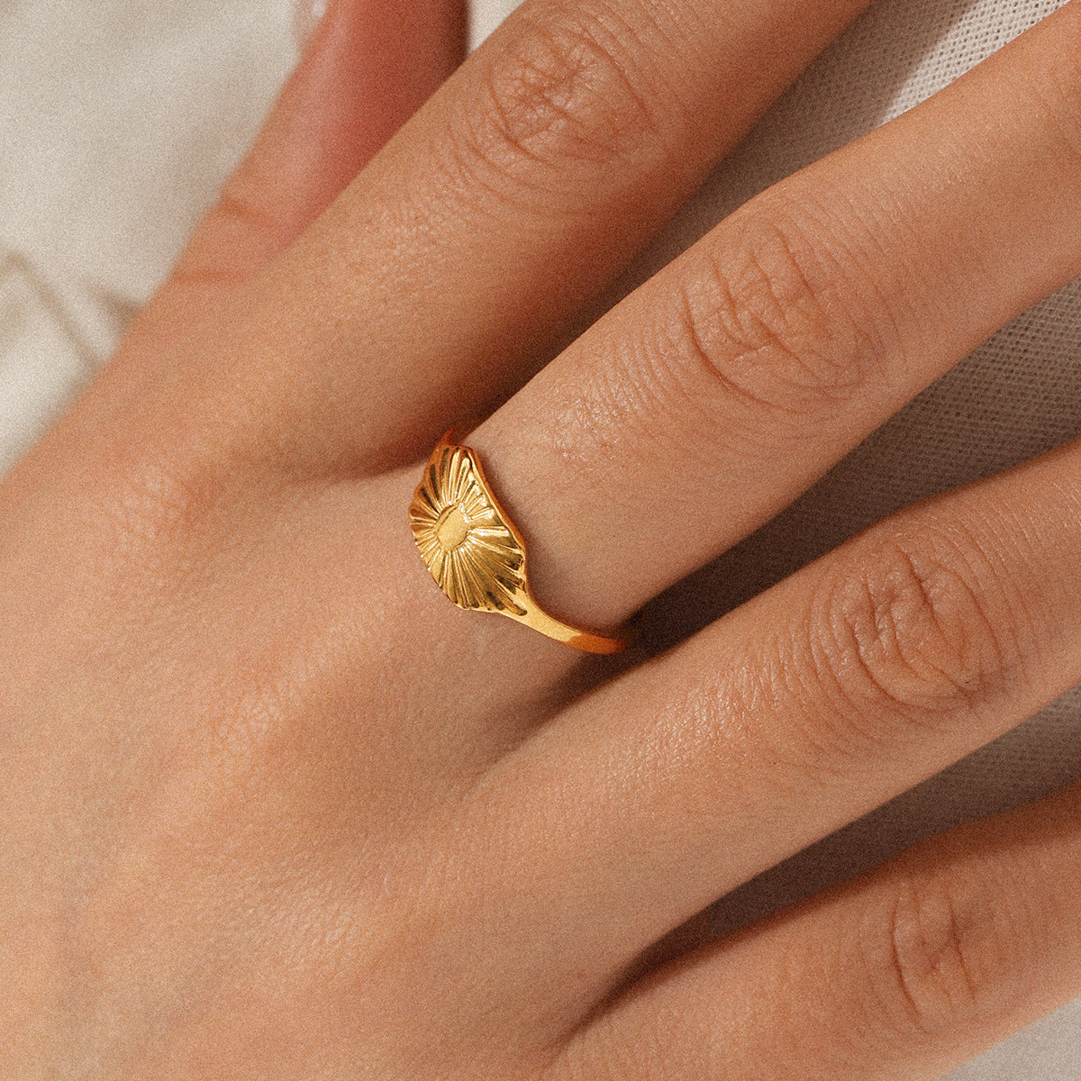 18K Gold Stainless Steel Square Plate Split Flower Ring Does Not Fade Female High-level Sense Opening Ring Titanium Steel Jewelry