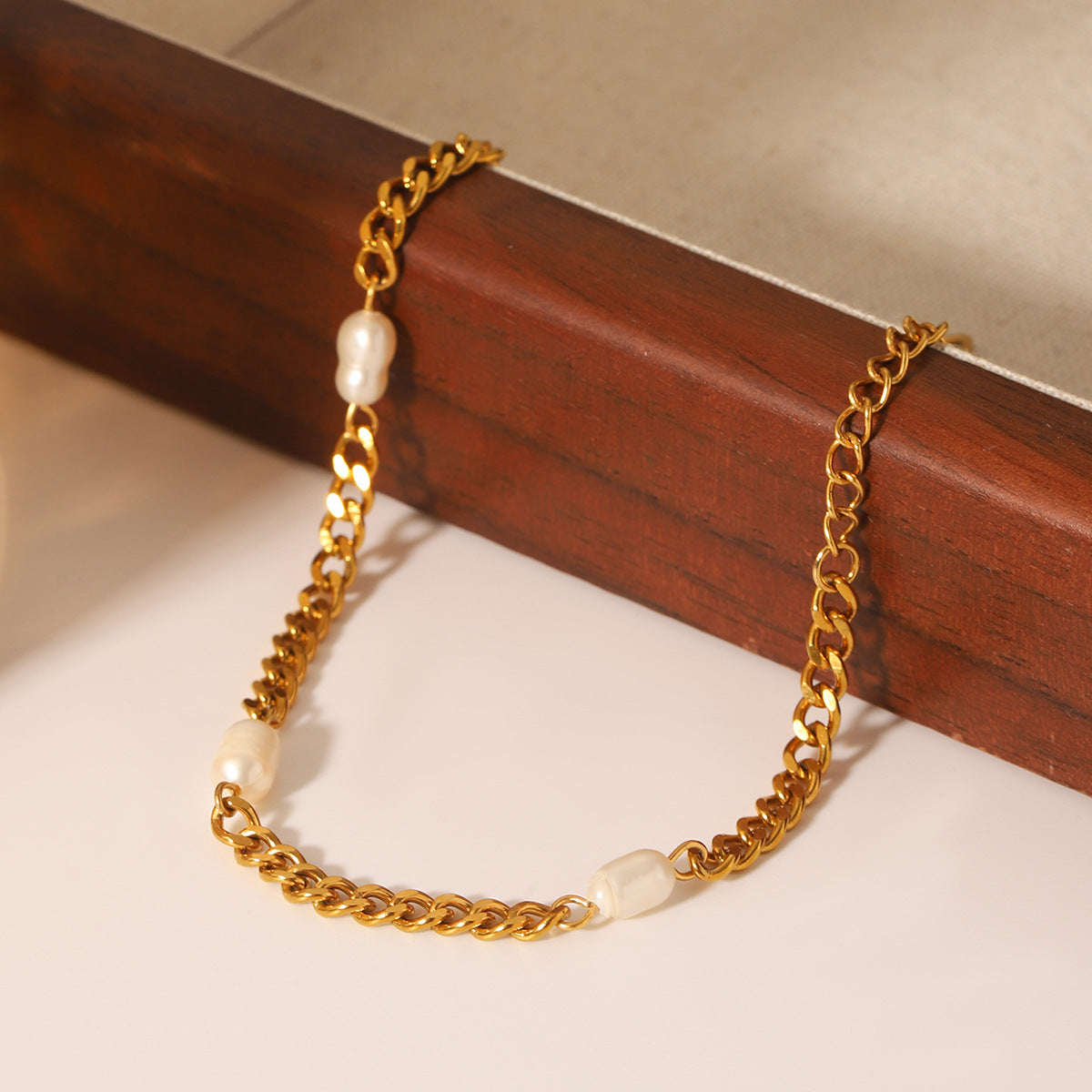 18K Gold Stainless Steel Cuban Chain Freshwater Pearl Bracelet for Women, Ins-inspired Elegant Jewelry, Titanium Steel Accessory