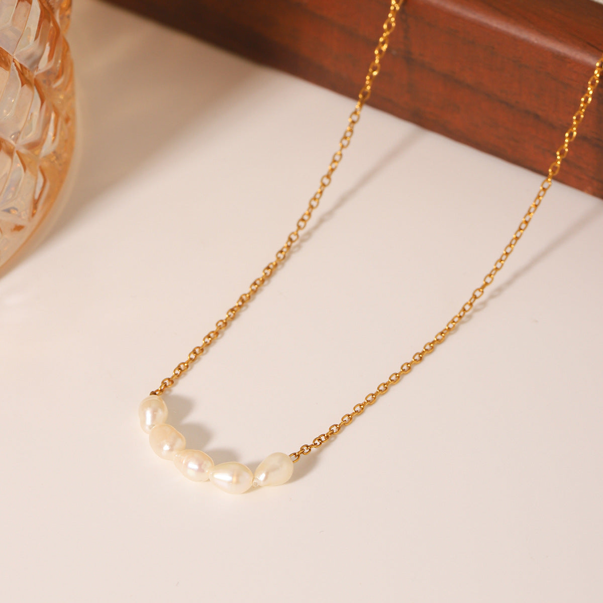 French-style Light Luxury Freshwater Pearl Necklace, Stainless Steel, 18K Gold-plated Clavicle Chain, Women's Temperament, Versatile Necklace