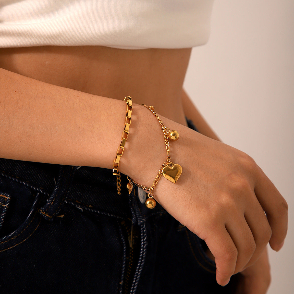Fashionable and Personalized 18k Gold Stainless Steel Double-layer Stackable Bracelet for Women, Featuring A Design Sense and A Heart-shaped Pendant, Made of Titanium Steel