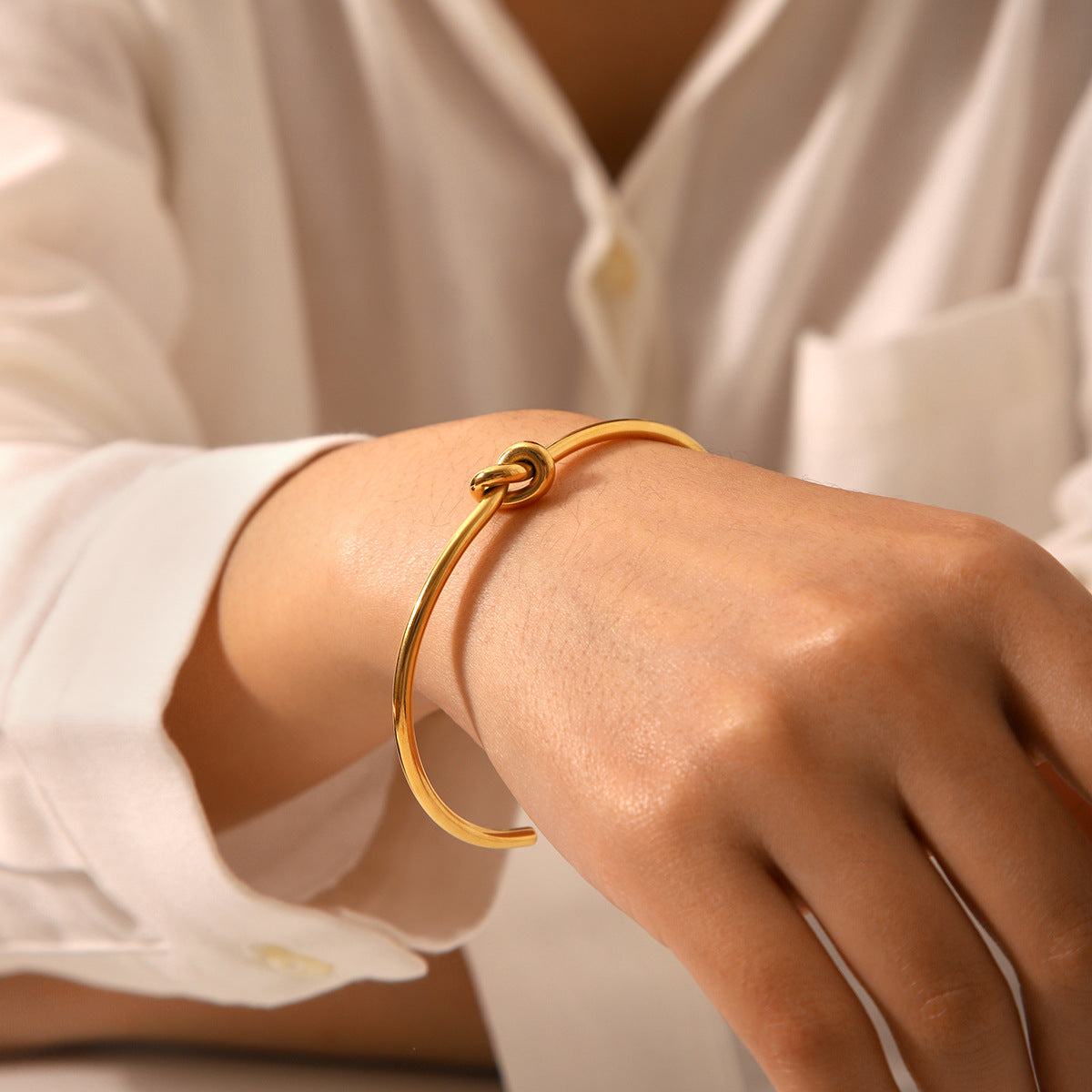 Fashionable, Personalized, and Minimalist Stainless Steel Bracelet for Women, Featuring A Knot Design, Non-fading Titanium Steel, and An Open Bracelet Design, Perfect As A Hand Jewelry