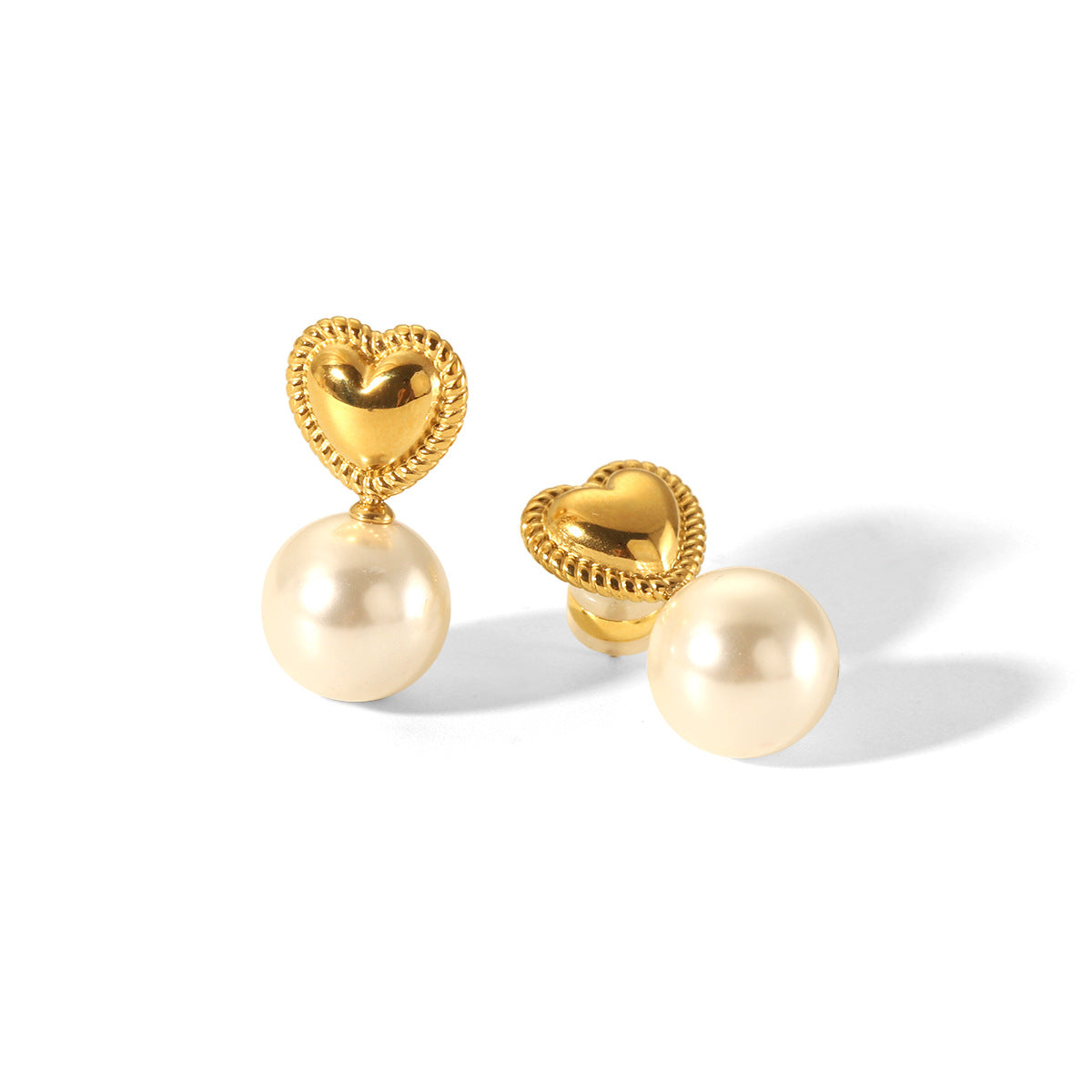 Fashionable and personalized earrings made of 18K gold stainless steel with heart-shaped earrings for women's temperament, versatile pearl earrings
