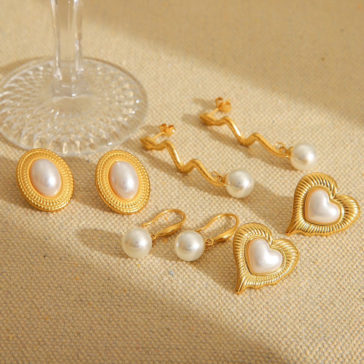 Stainless Steel Gold-plated Heart-shaped Pearl Earrings INS Style French High-end Feeling Gold Snake Titanium Steel Earrings for Women