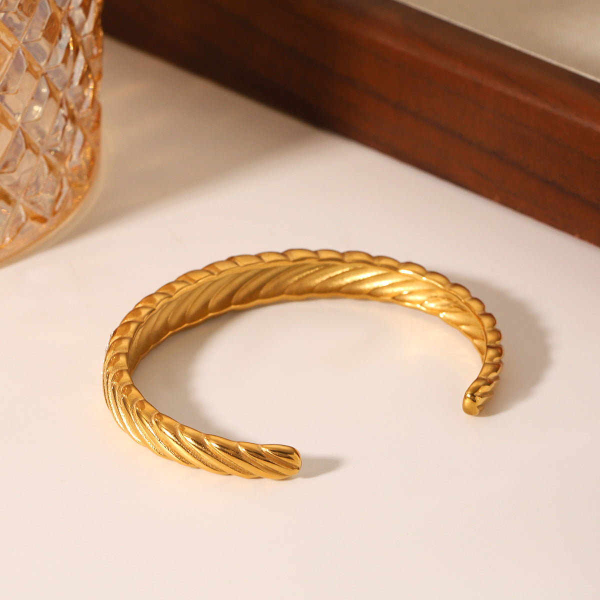 18K gold croissant-shaped stainless steel bracelet with diamond inlay, open style, women's light luxury temperament, cast bracelet, titanium steel jewelry