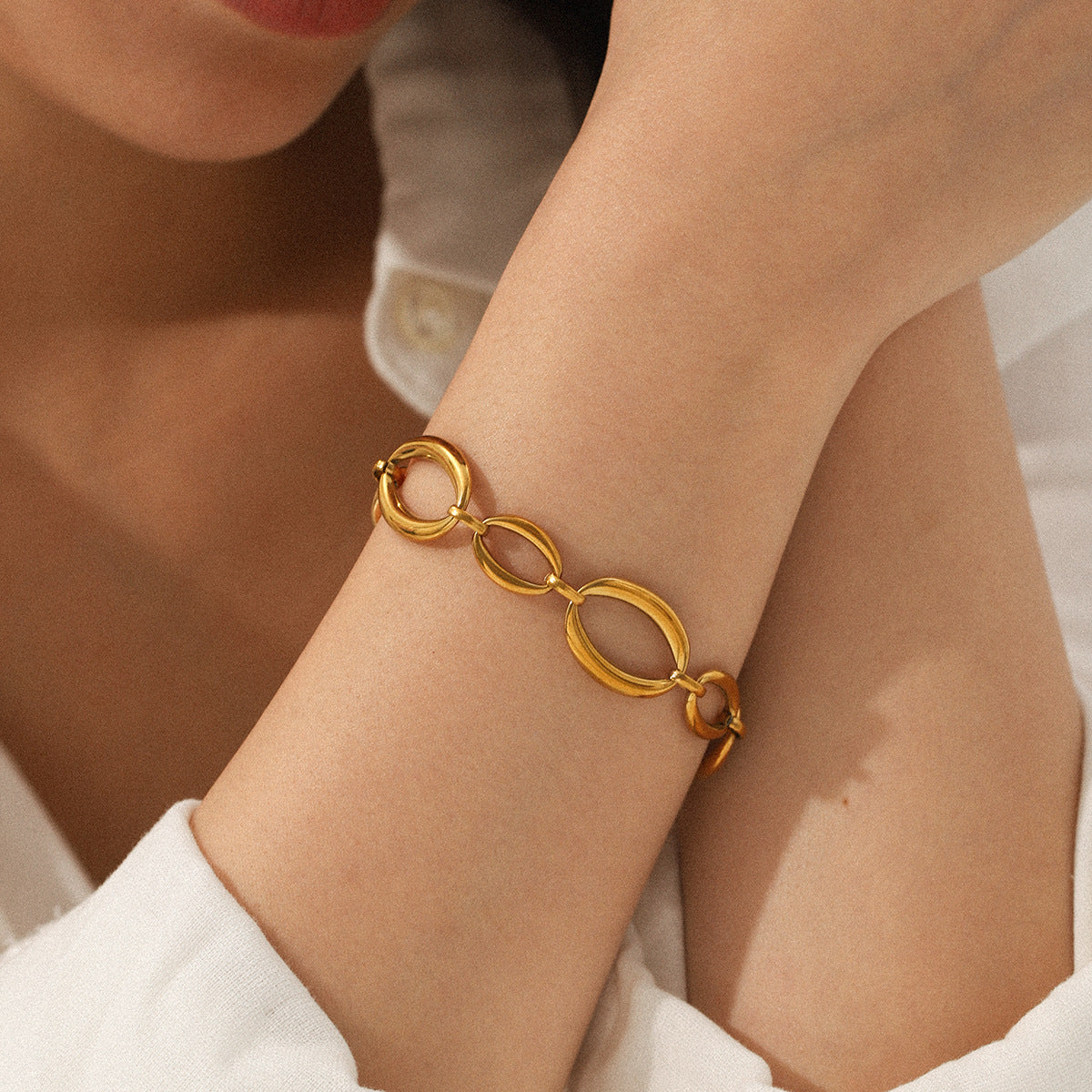 18K Gold-plated Stainless Steel Bracelet, Light Luxury and Minimalist Design, Oval Chain Size, Hand Jewelry, Ins-inspired Titanium Steel Jewelry
