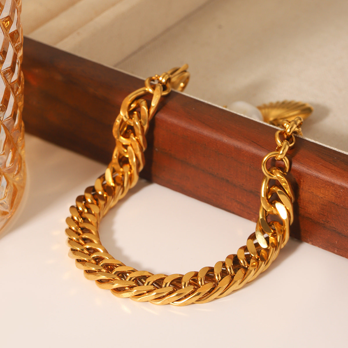 Elegant Shell-inspired Freshwater Pearl Bracelet, 18K Gold Stainless Steel Cuban Chain Bracelet for Women, Non-fading Jewelry