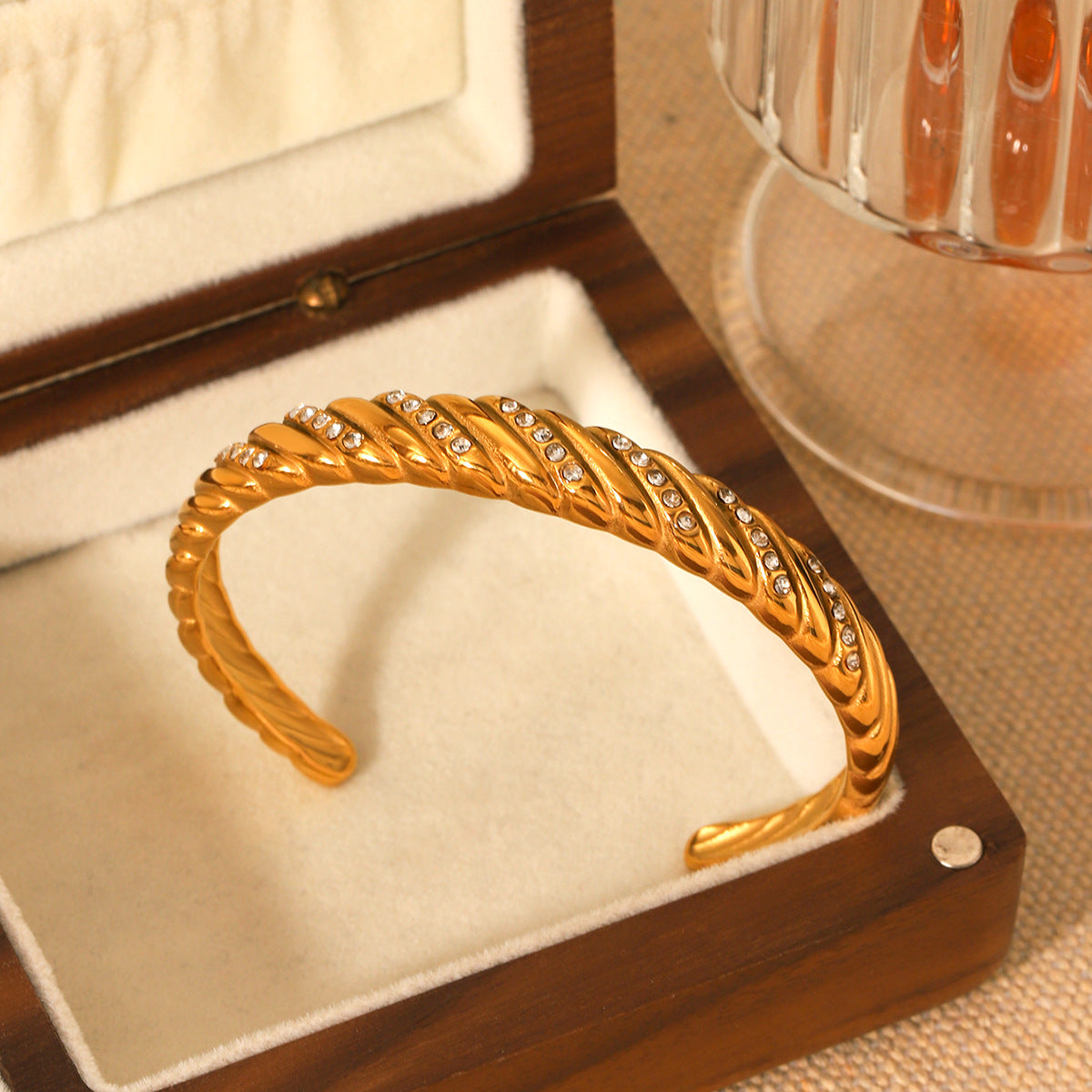18K gold croissant-shaped stainless steel bracelet with diamond inlay, open style, women's light luxury temperament, cast bracelet, titanium steel jewelry