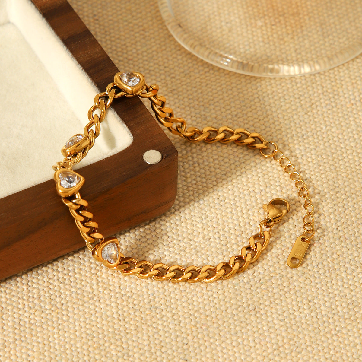 Elegant Titanium Steel Bracelet, Light Luxury 18K Gold Stainless Steel Jewelry, Heart-shaped Zircon Bracelet