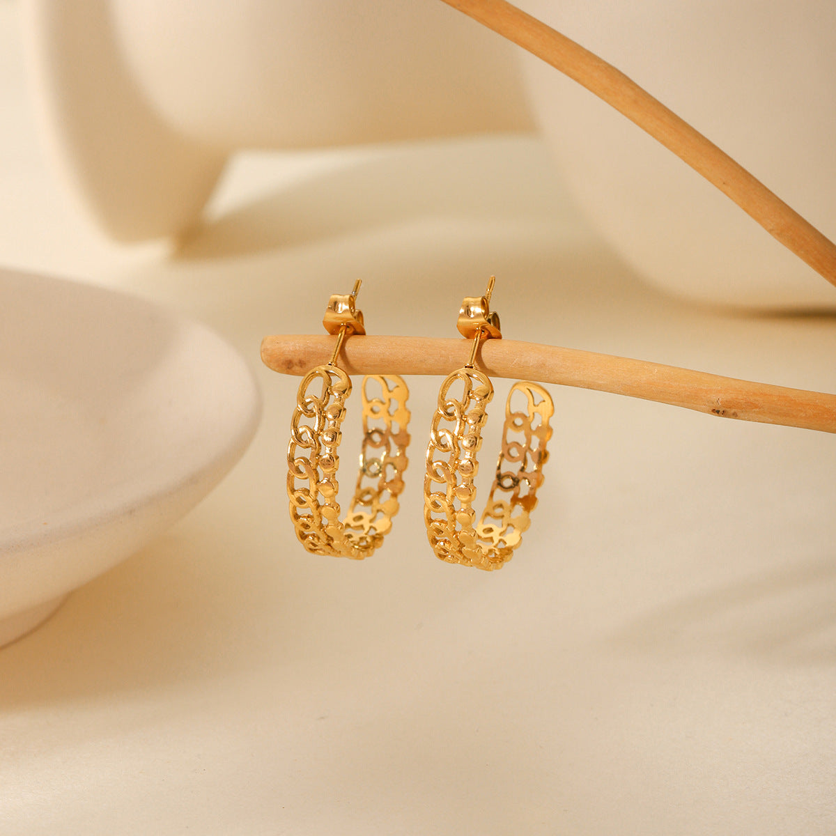 Stylish Stainless Steel Geometric Hollow-out Earrings for Women, Non-fading, Ins-inspired Earrings with A Design Sense, C-shaped Titanium Steel Earrings