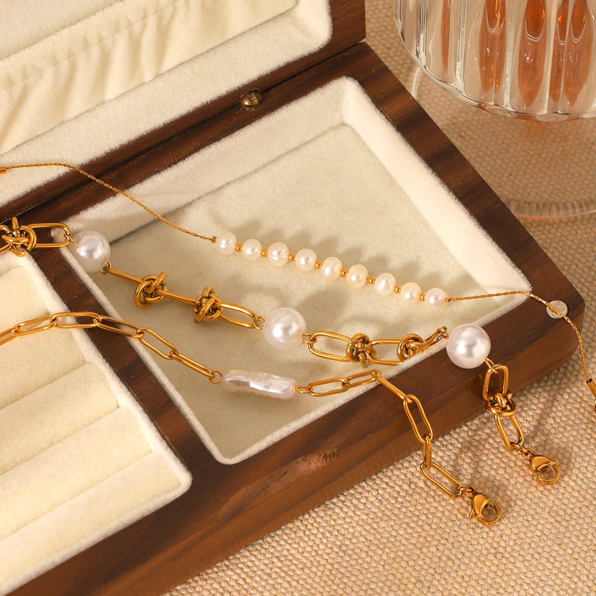 French-style Light Luxury Vintage Stainless Steel Chain Pearl Bracelet for Women, Elegant and High-end Beaded Freshwater Pearl Jewelry