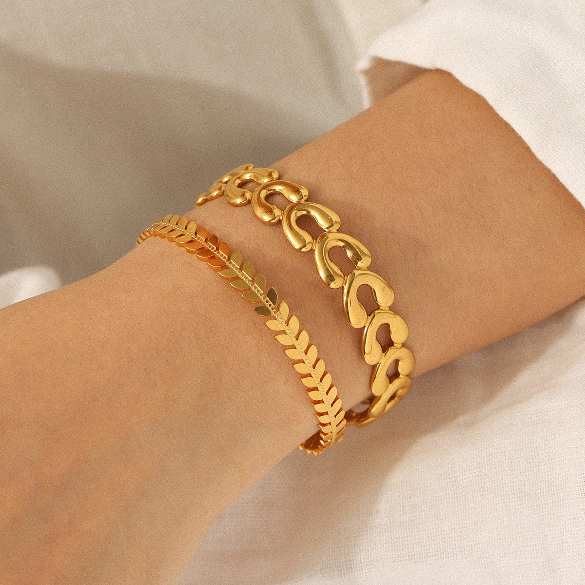 INS18k Gold Jewelry Stainless Steel Open Bracelet, Light Luxury Hand Jewelry, Versatile, Non-fading, Titanium Steel Jewelry