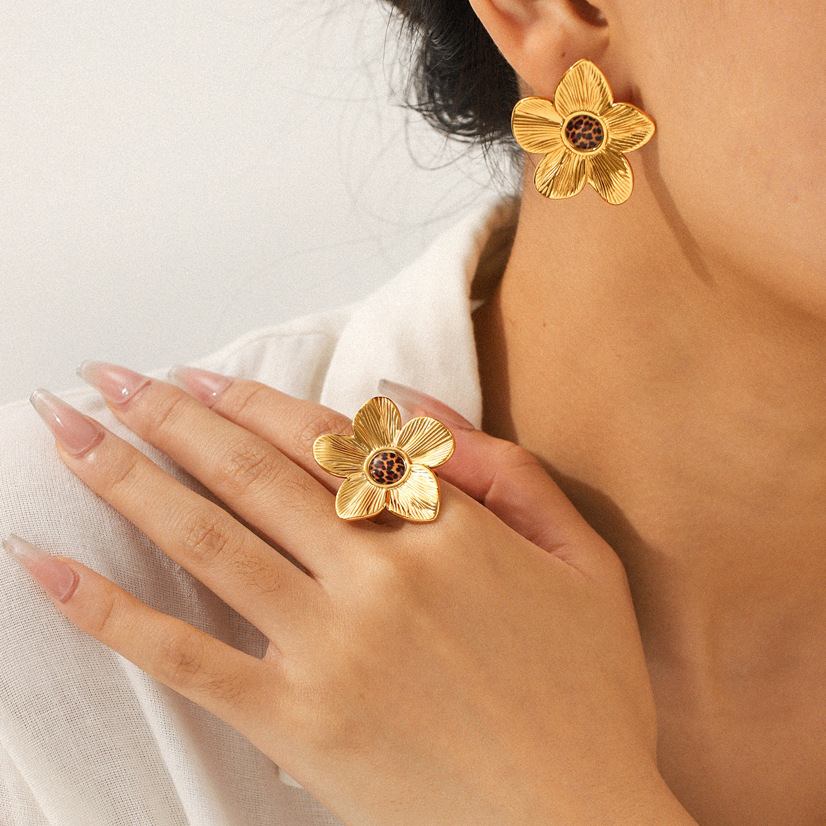 INS-style 18K Gold Stainless Steel Ear Studs, Leopard-print Flower Earrings, Niche Personalized Earrings, Versatile Titanium Steel Jewelry