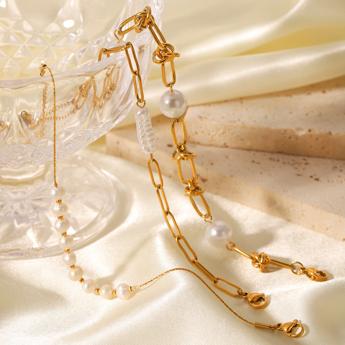 French-style Light Luxury Vintage Stainless Steel Chain Pearl Bracelet for Women, Elegant and High-end Beaded Freshwater Pearl Jewelry
