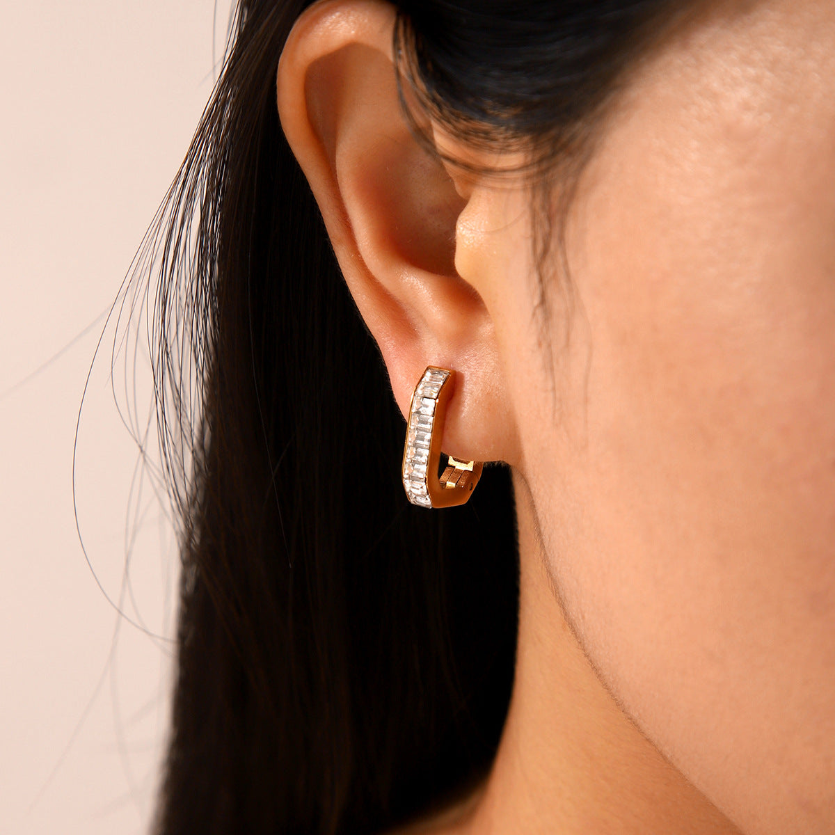 Fashionable U-shaped Stainless Steel Earrings for Women with A Sense of Luxury, Light and Luxurious, Set with Zirconium Square Earrings That Do Not Fade