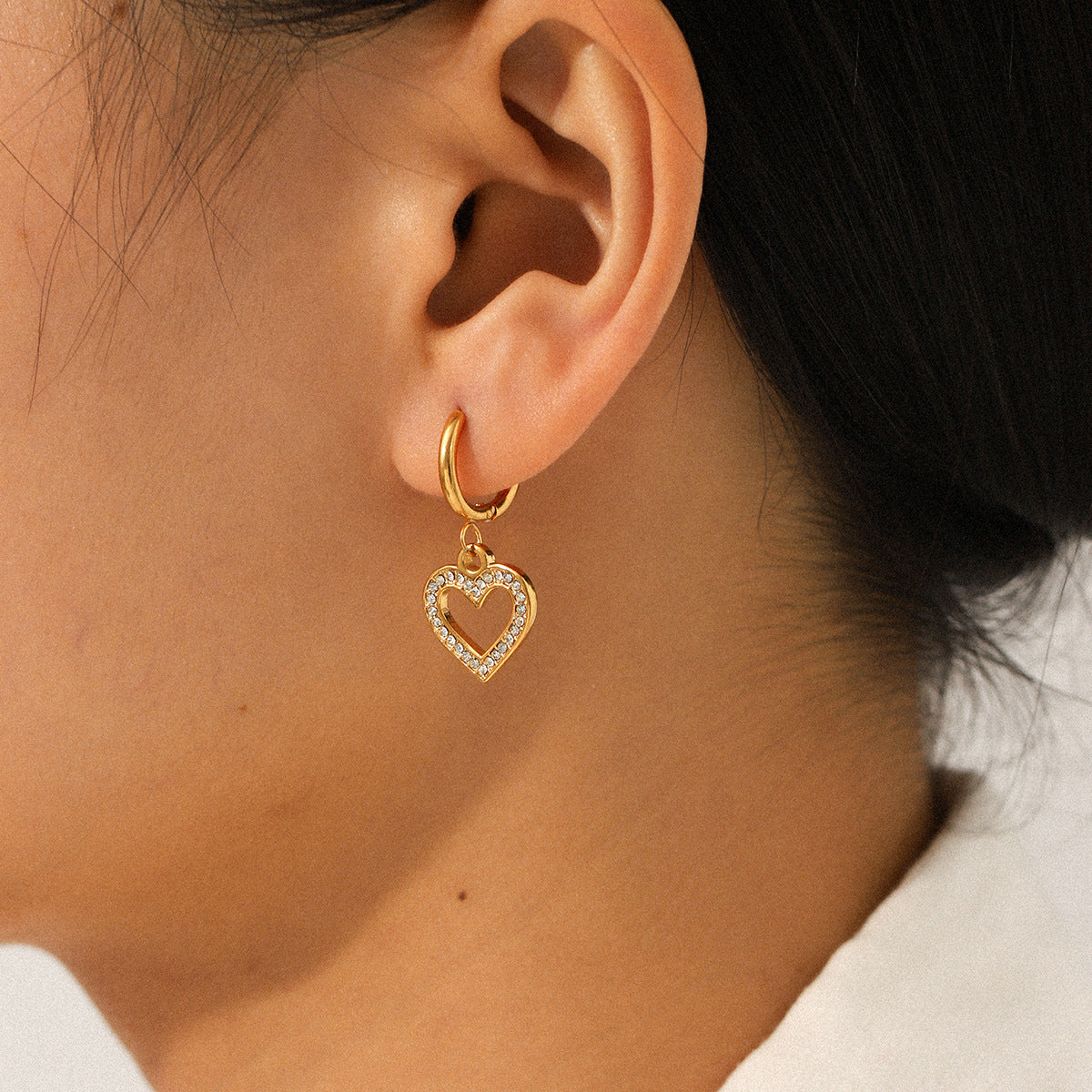INS-style Hollowed-out Diamond-encrusted Heart-shaped Earrings for Women, Stainless Steel Earrings, Niche and High-end, 18k Gold Titanium Steel Earrings