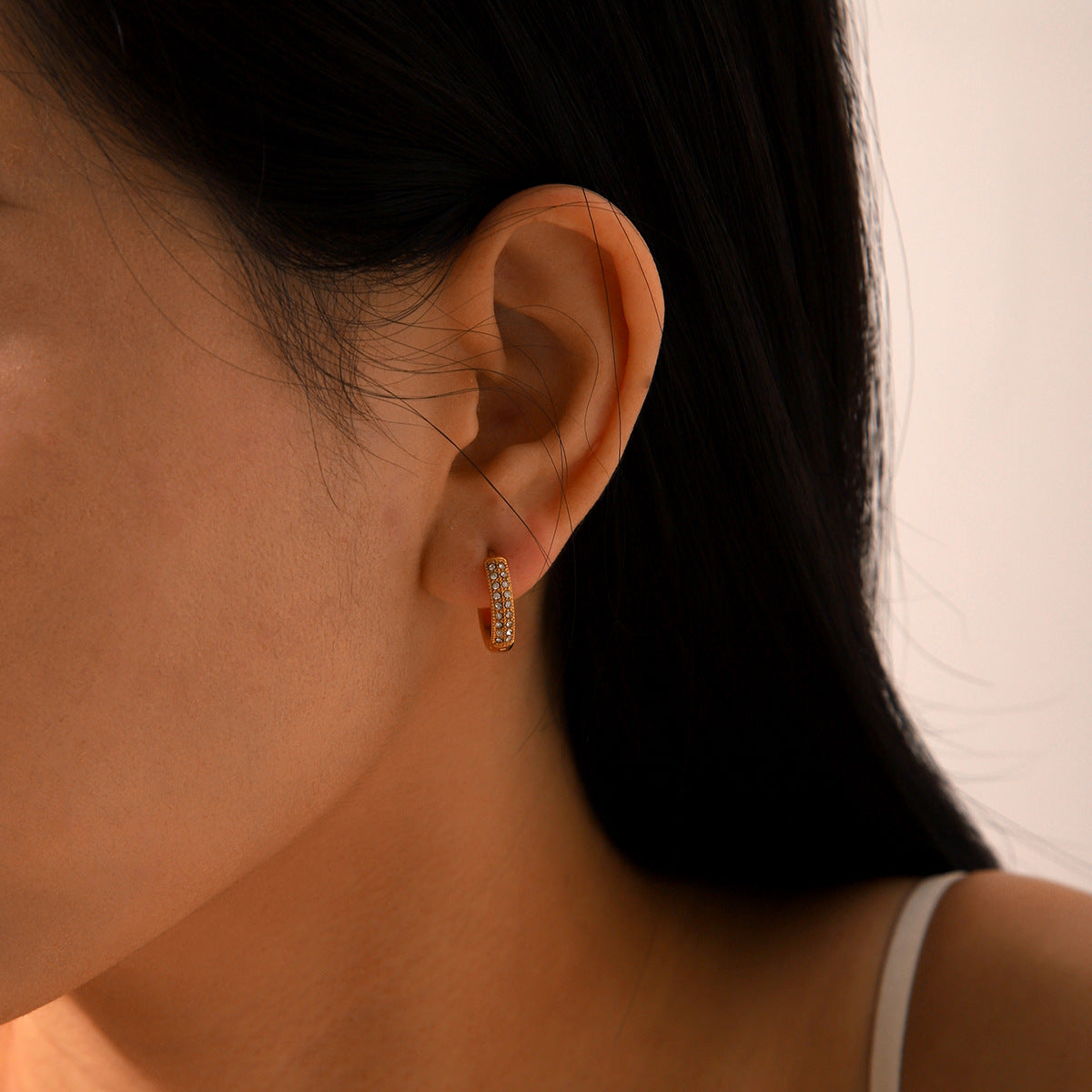 18K Gold Stainless Steel Diamond Studded Earrings for Women in INS Fashion, Simple and Versatile Titanium Steel Earrings