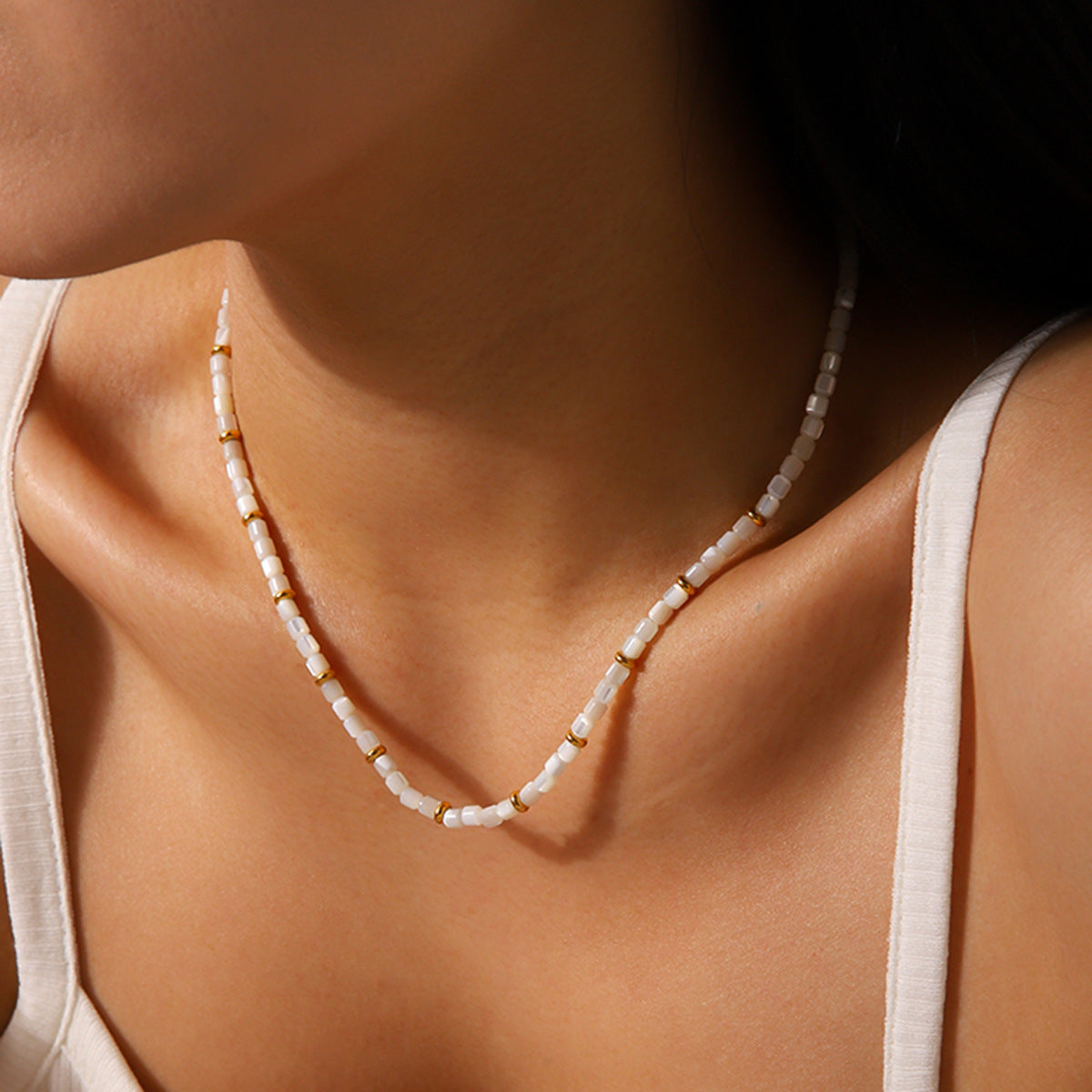Fashionable Online Celebrity White Mother-of-pearl Necklace for Women, Niche Design, High-end Feel, Clavicle Chain, Versatile Necklace