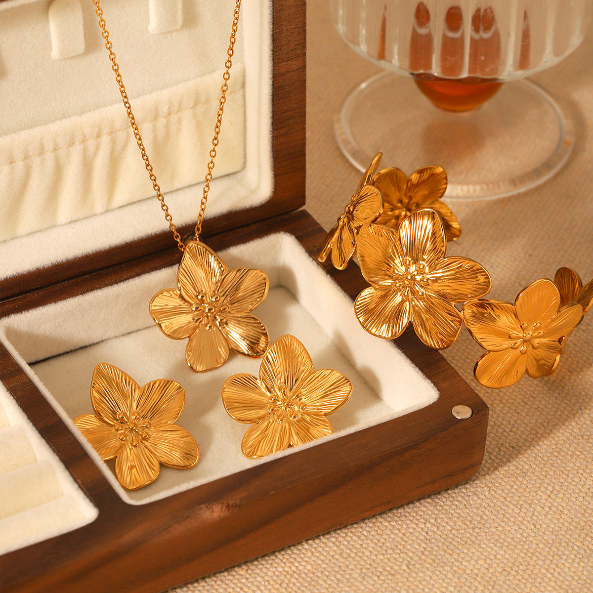 18K Gold-textured Five-petaled Flower Stainless Steel Earrings/necklace/bracelet Titanium Steel Jewelry