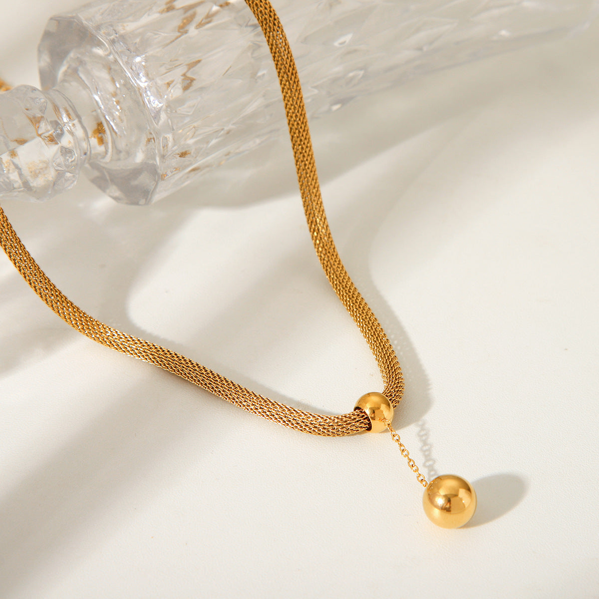 Stainless Steel Round Ball Pendant Necklace for Women, 18K Gold Fashion Light Luxury Titanium Steel Necklace Jewelry, High-end Feeling