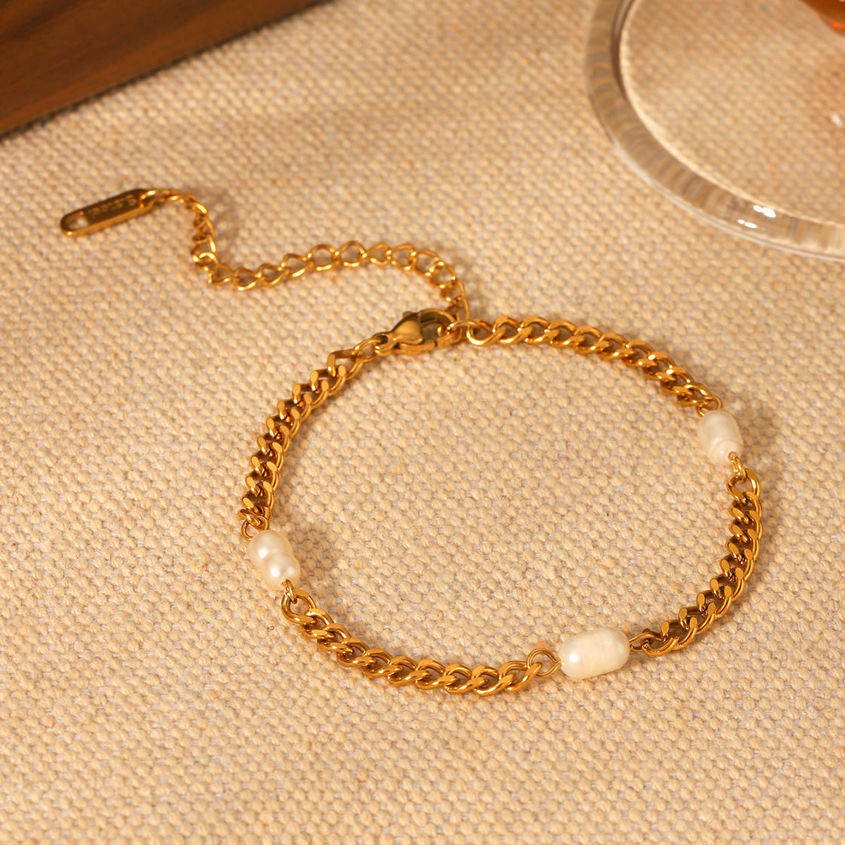 18K Gold Stainless Steel Cuban Chain Freshwater Pearl Bracelet for Women, Ins-inspired Elegant Jewelry, Titanium Steel Accessory